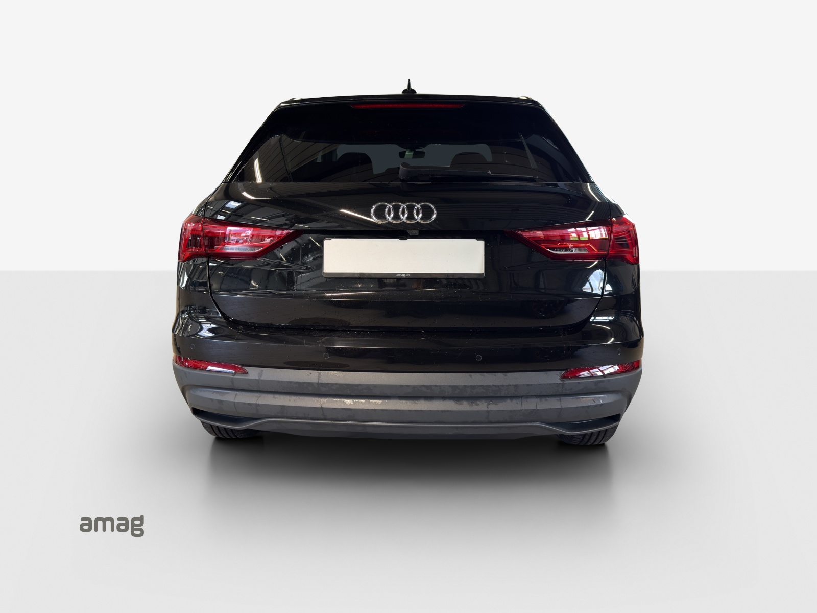 AUDI Q3 45 TFSI e Attraction S-tronic-image-4