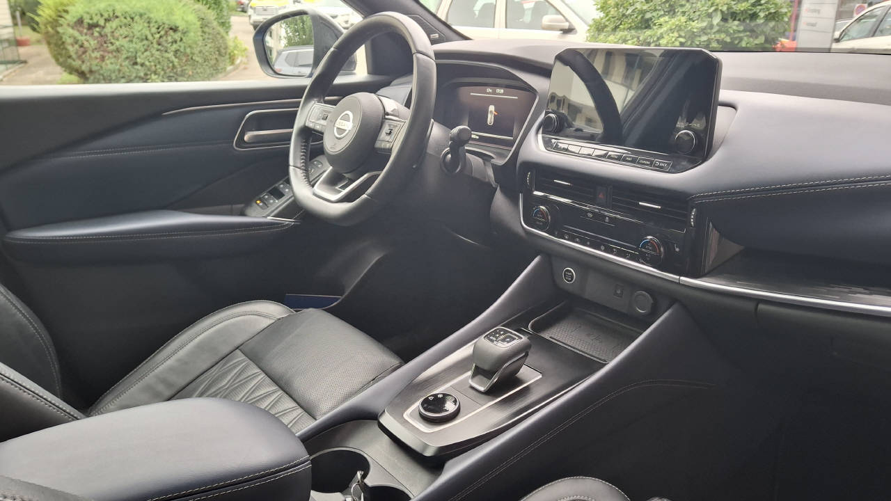 NISSAN Qashqai 1.3 DIG-T Tekna+ 4x4-image-6