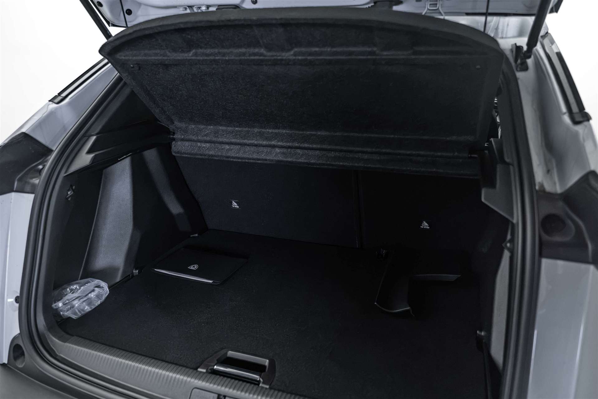 PEUGEOT PEUGEOT 2008 1.2 145 MHEV Allure Automat-image-4