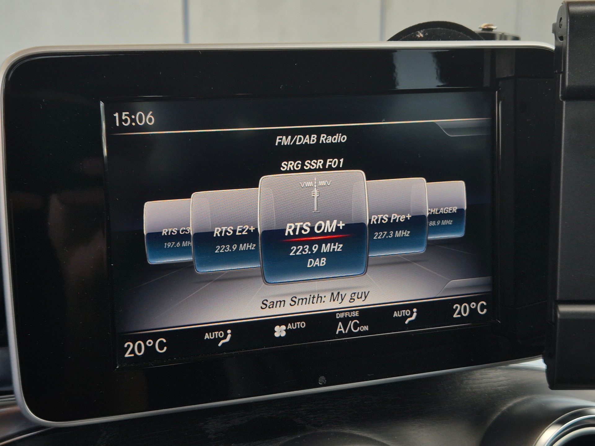 MERCEDES-BENZ C 350 e Avantgarde 7G-Tronic-image-30