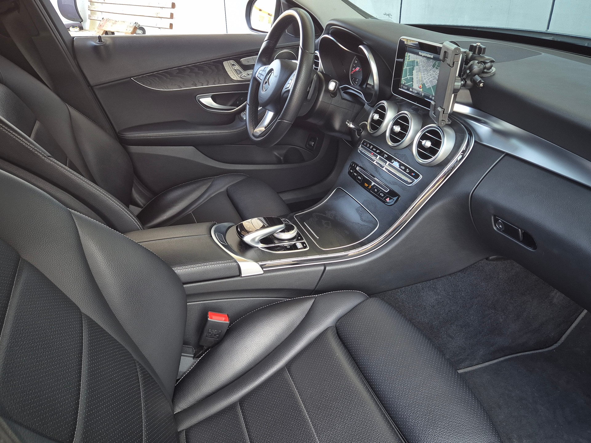 MERCEDES-BENZ C 350 e Avantgarde 7G-Tronic-image-15