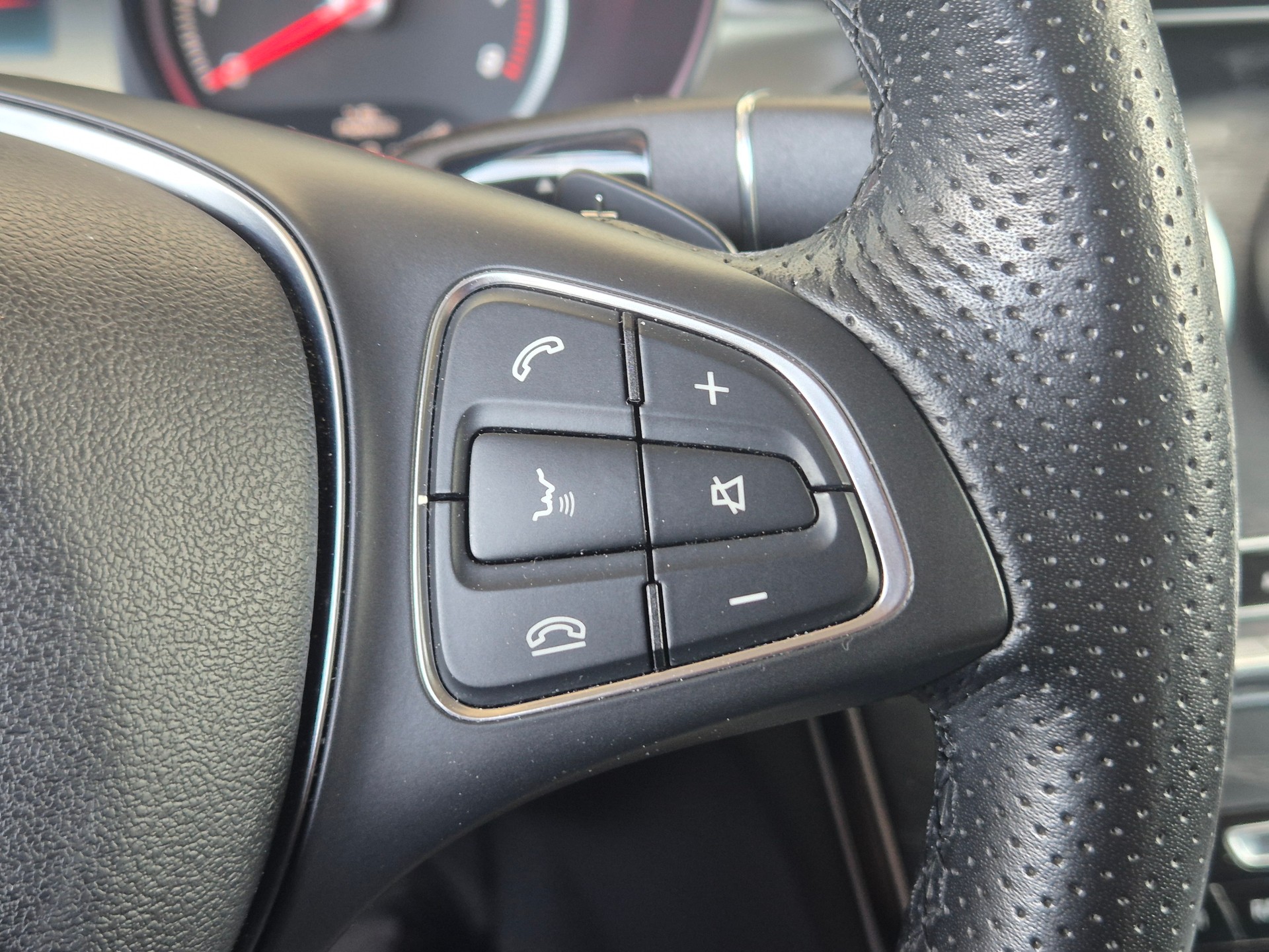 MERCEDES-BENZ C 350 e Avantgarde 7G-Tronic-image-22