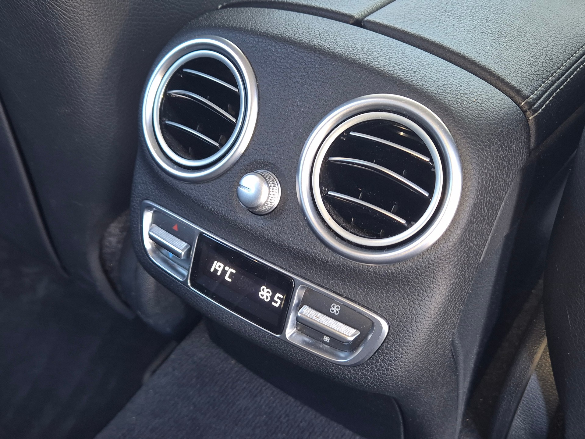 MERCEDES-BENZ C 350 e Avantgarde 7G-Tronic-image-24