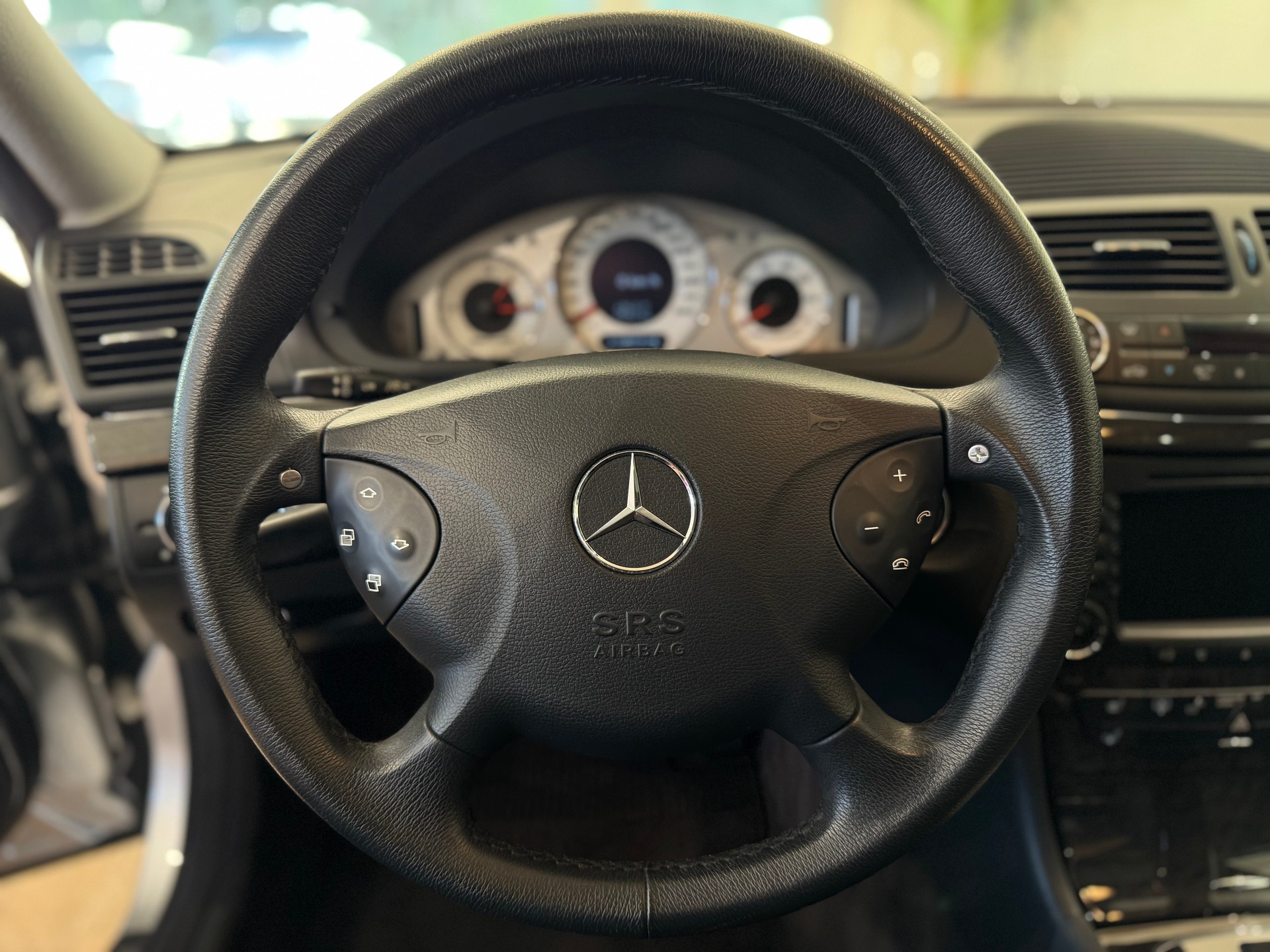 MERCEDES-BENZ E 55 AMG V8 Avantgarde Automatic-image-23