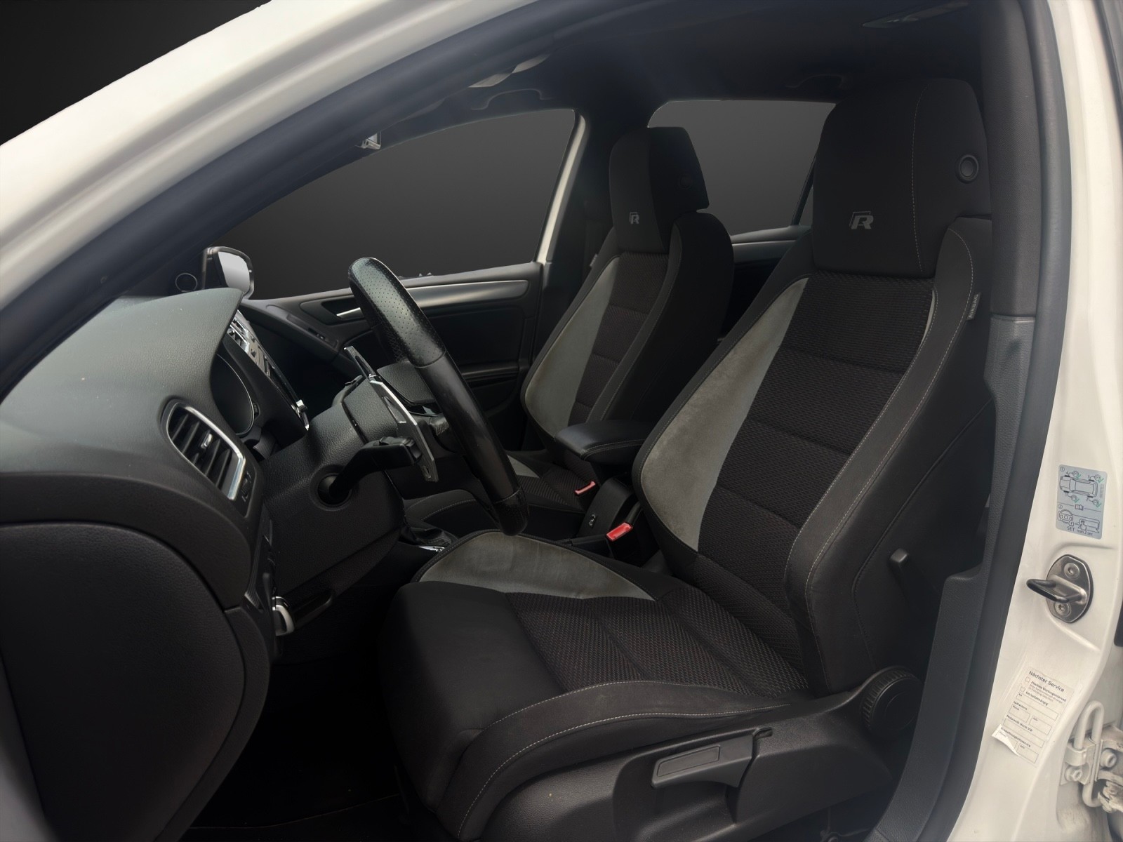 VW Golf 2.0 TSI R 4Motion DSG mit 270 PS-image-6