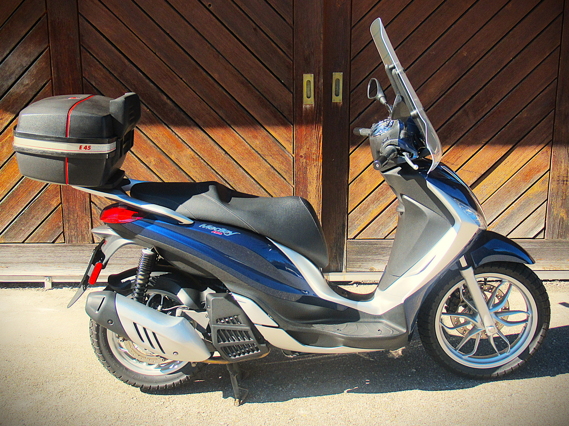 PIAGGIO Medley 125-showroom-element-2