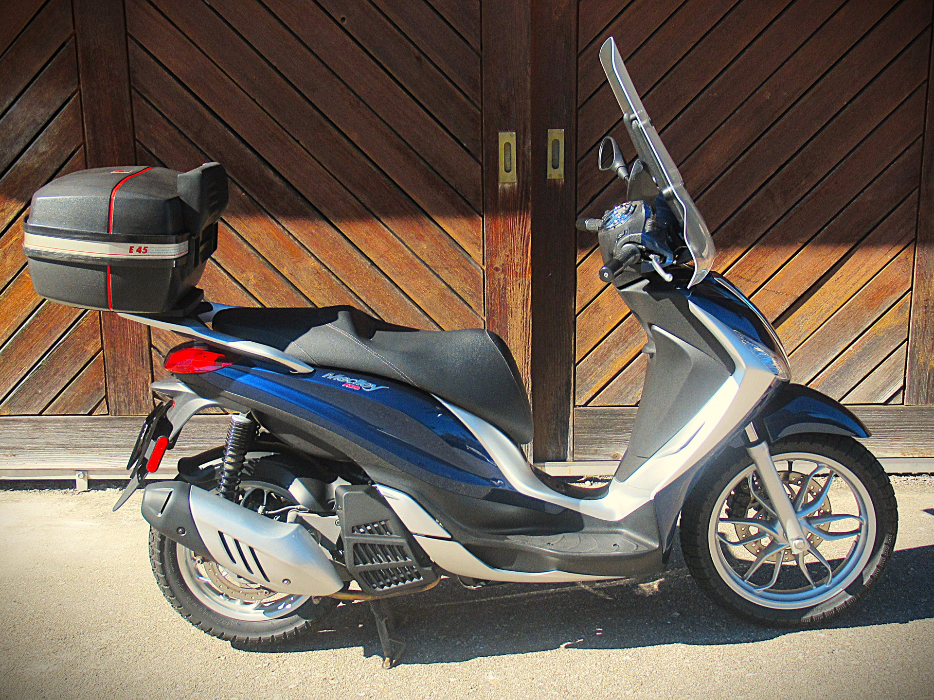 PIAGGIO Medley 125-showroom-element-1