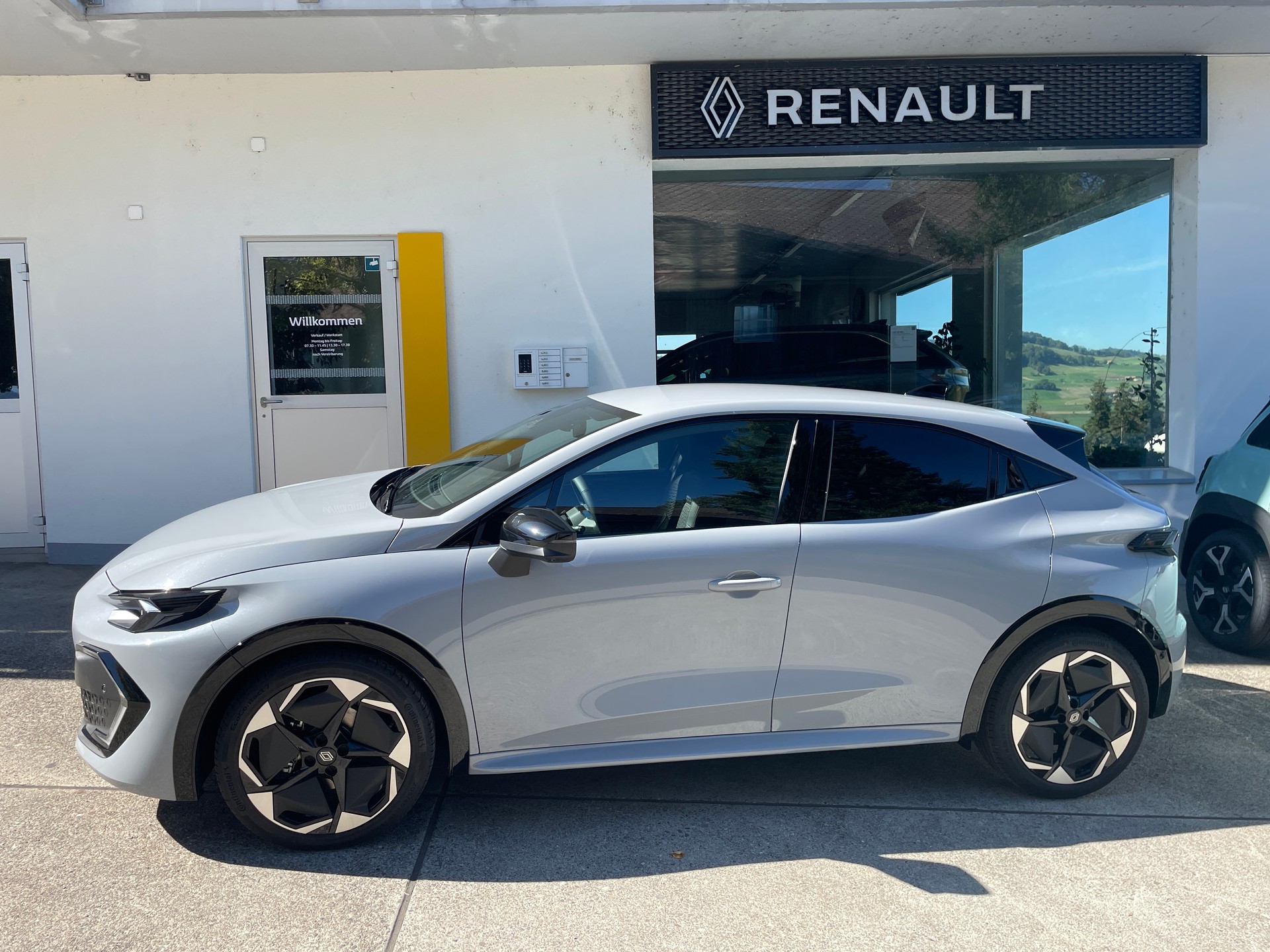 RENAULT Clio 1.8 E-Tech Techno-image-0