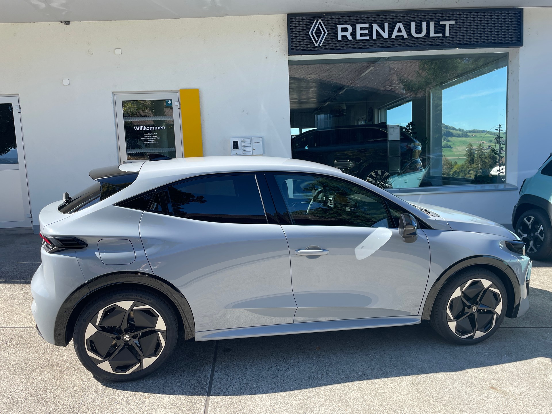 RENAULT Clio 1.8 E-Tech Techno-image-1