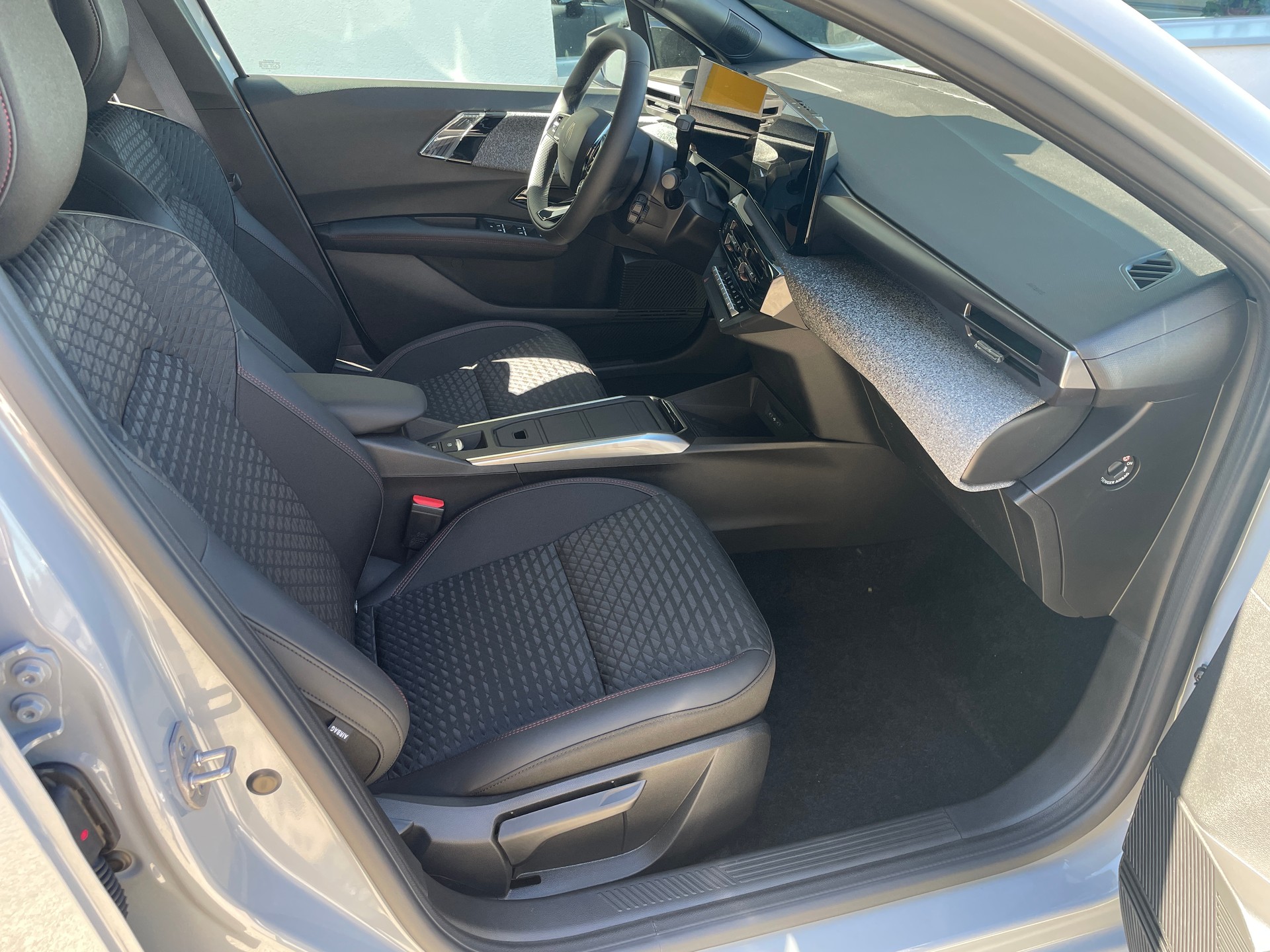 RENAULT Clio 1.8 E-Tech Techno-image-2