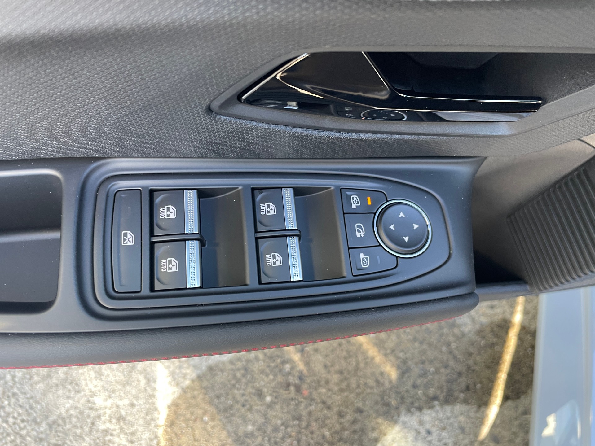 RENAULT Clio 1.8 E-Tech Techno-image-13