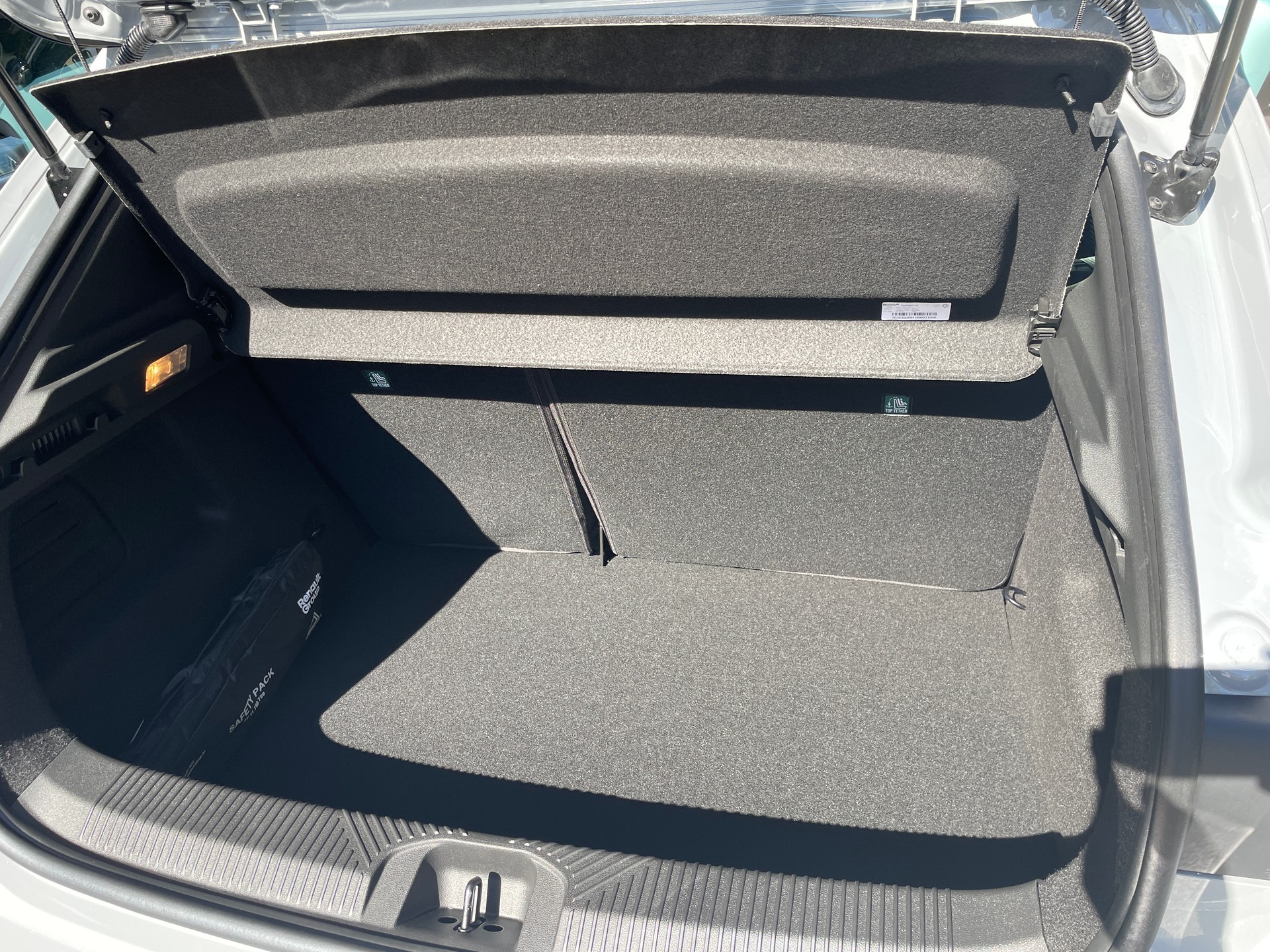 RENAULT Clio 1.8 E-Tech Techno-image-8