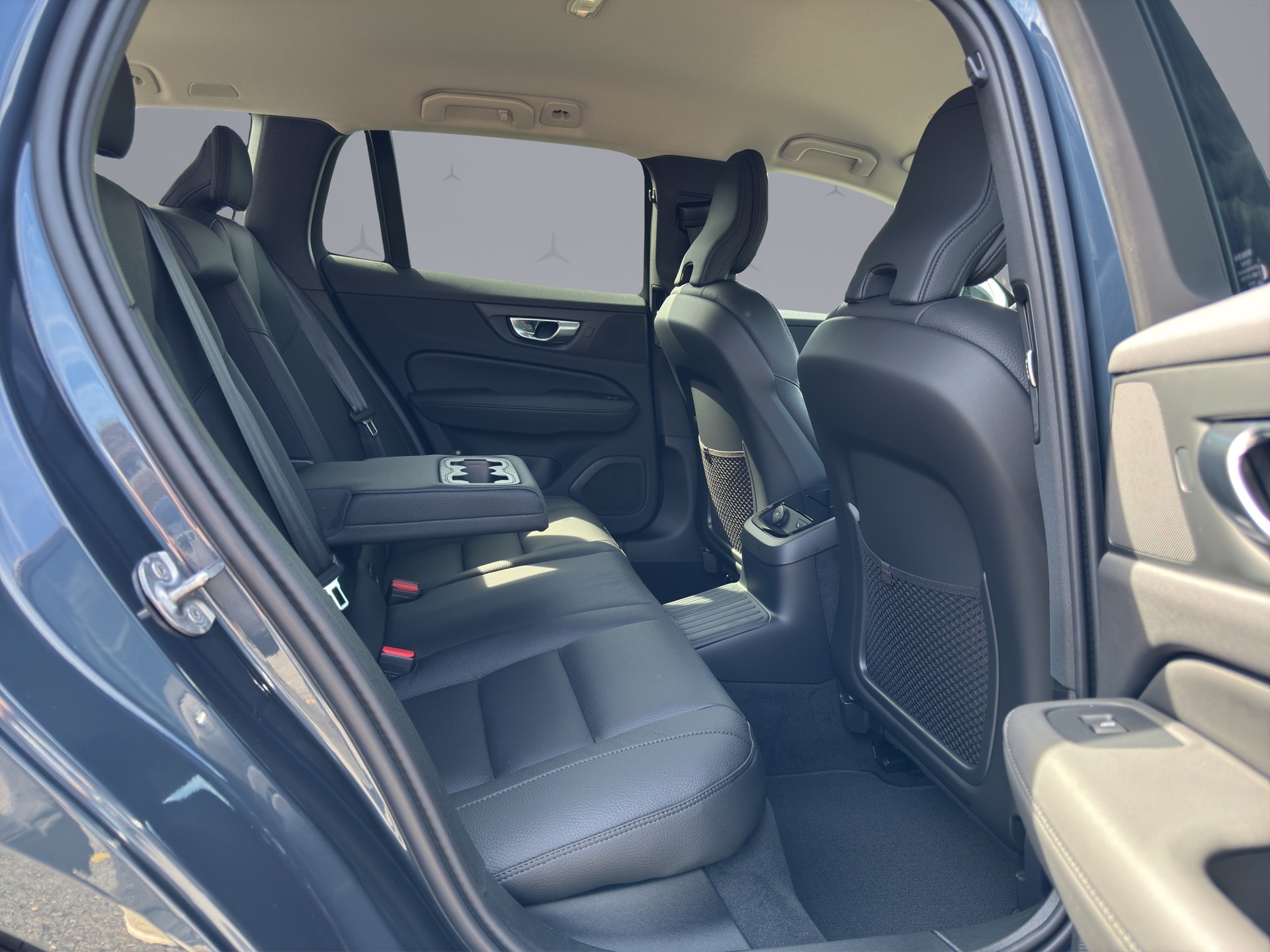 VOLVO V60 2.0 T6 TE Plus Dark eAWD-image-17