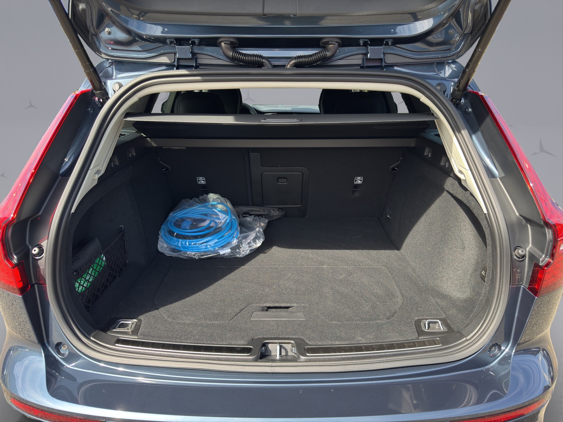VOLVO V60 2.0 T6 TE Plus Dark eAWD-image-18