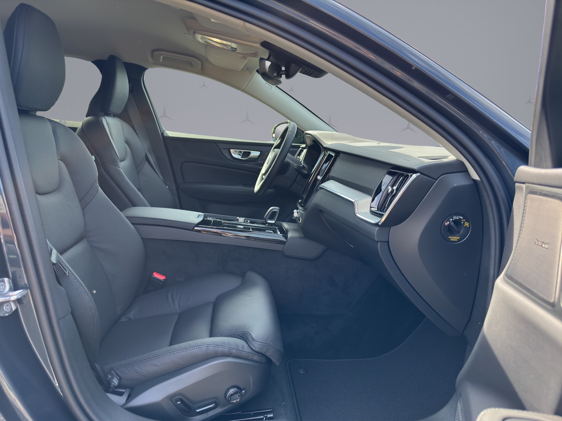 VOLVO V60 2.0 T6 TE Plus Dark eAWD-image-16