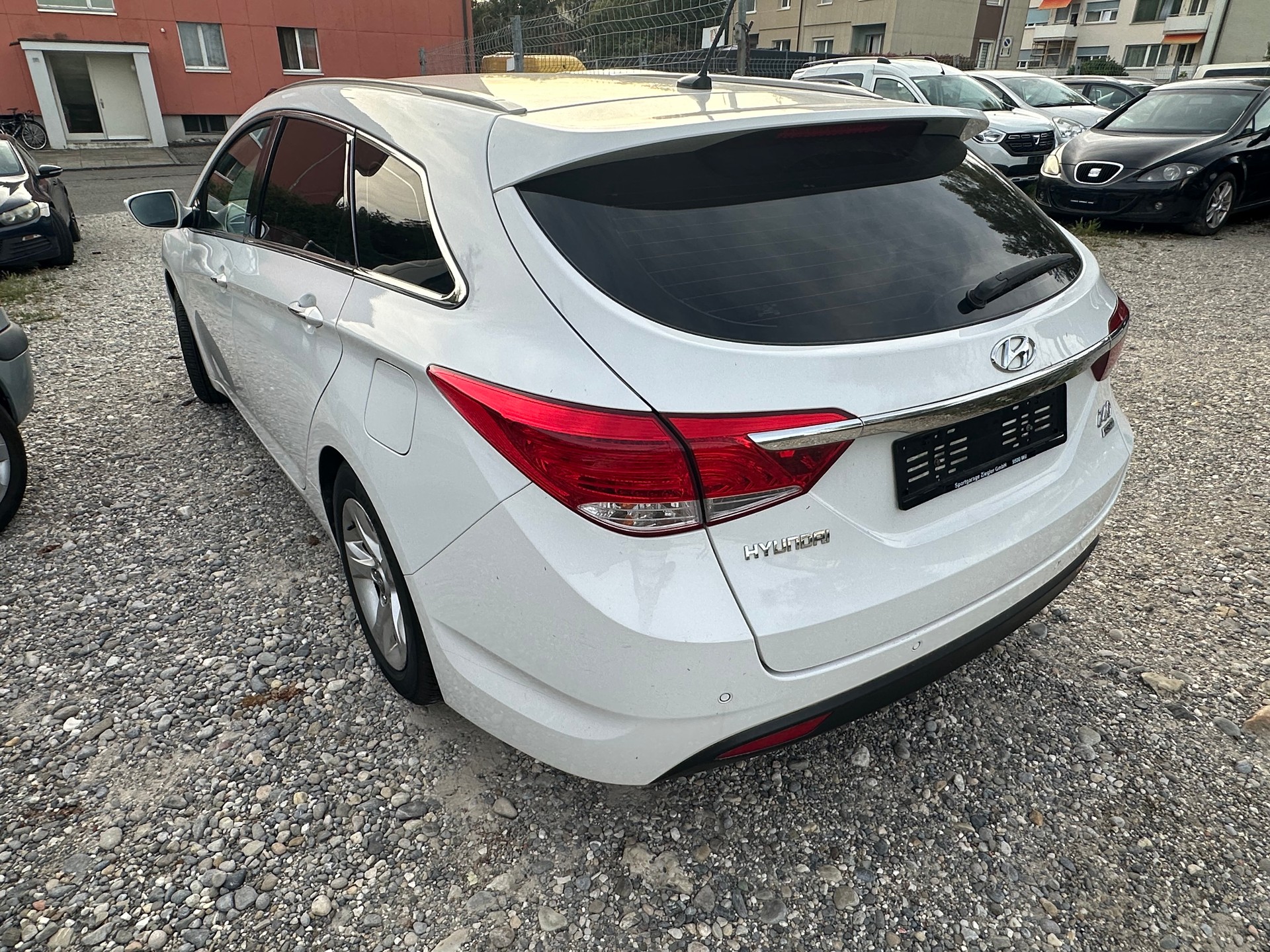 HYUNDAI i40 Wagon 1.7 CRDI Style Automatic-image-6