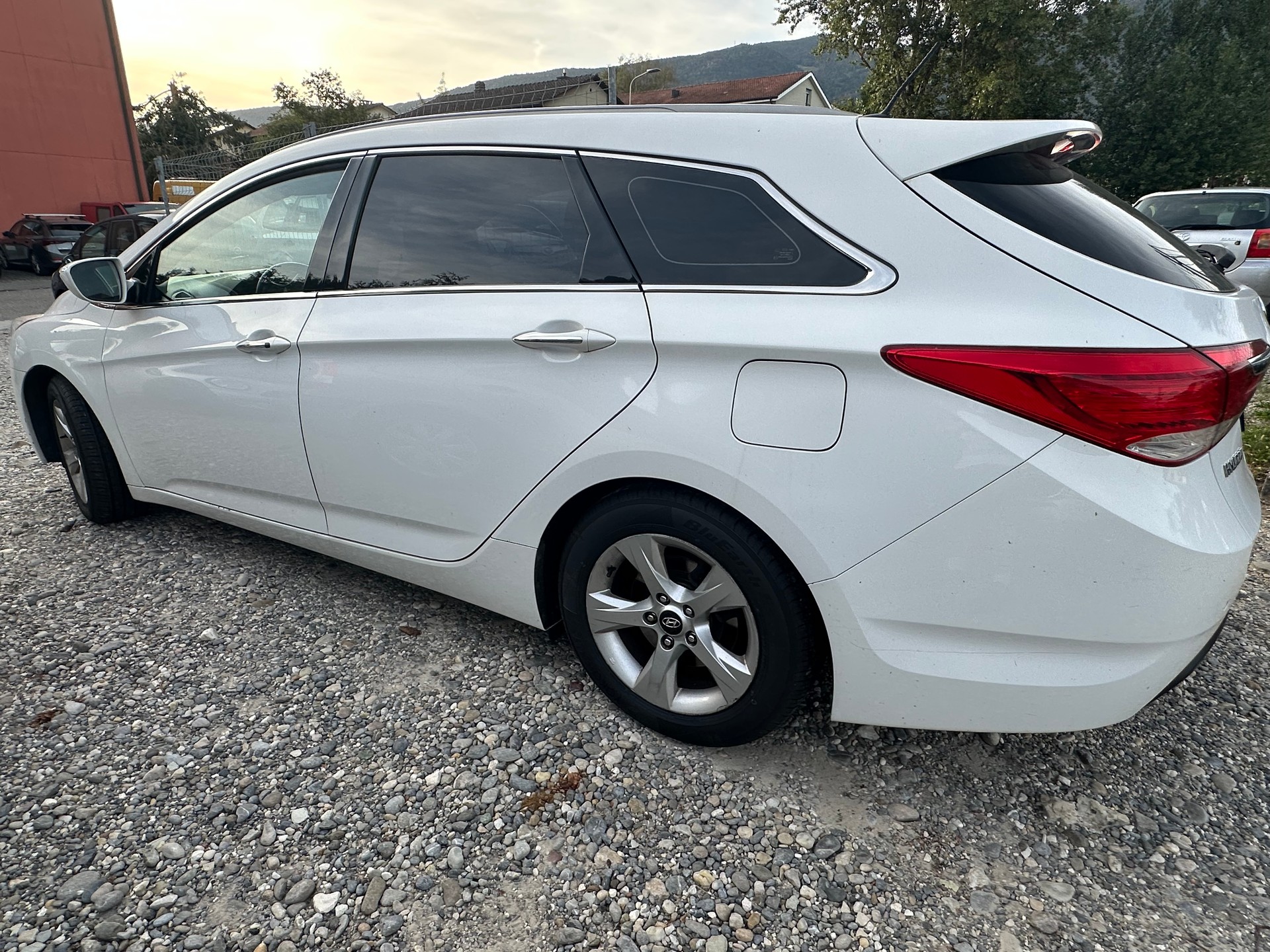 HYUNDAI i40 Wagon 1.7 CRDI Style Automatic-image-5