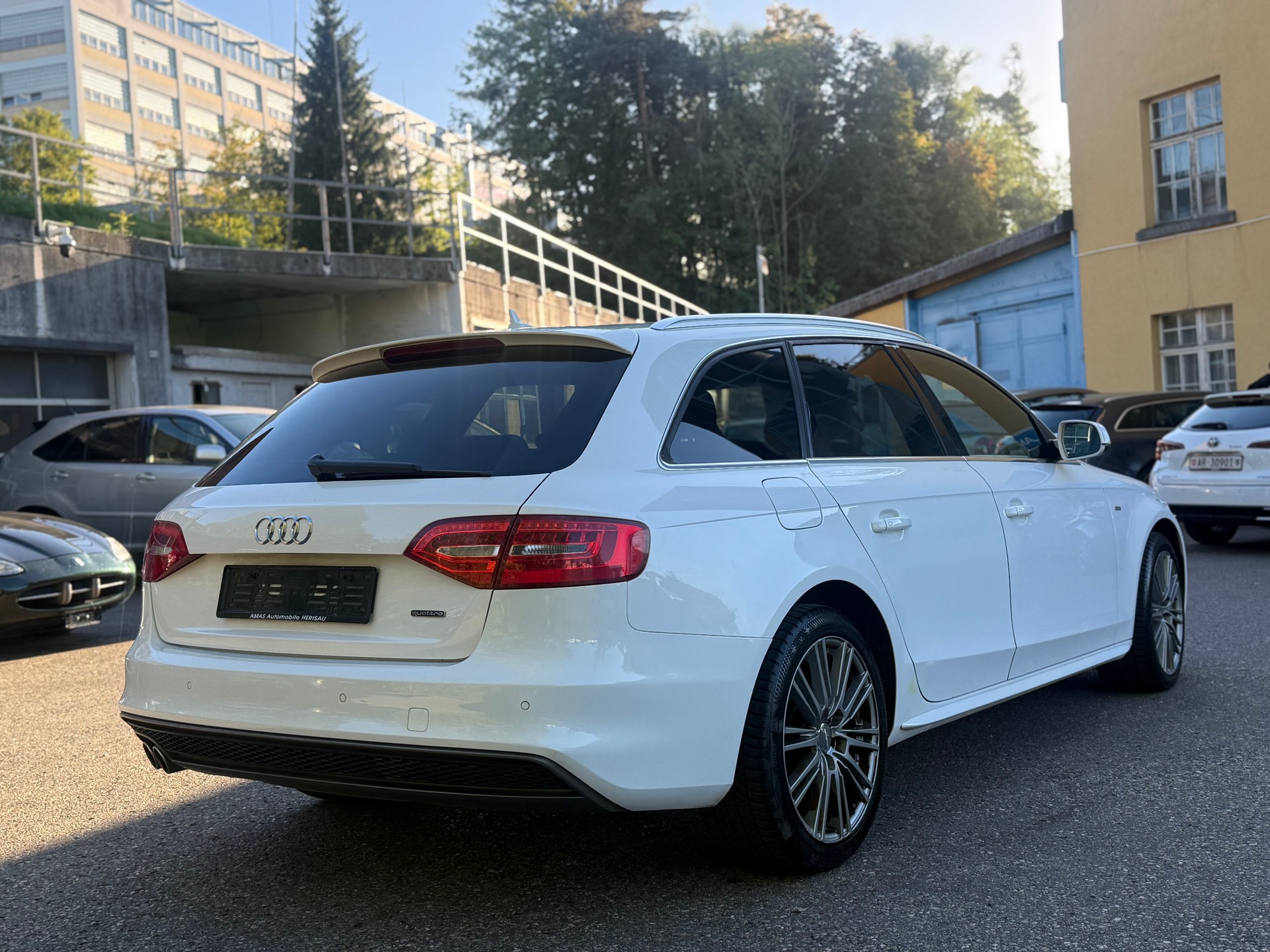 AUDI A4 Avant 2.0 TDI quattro S-tronic-image-13