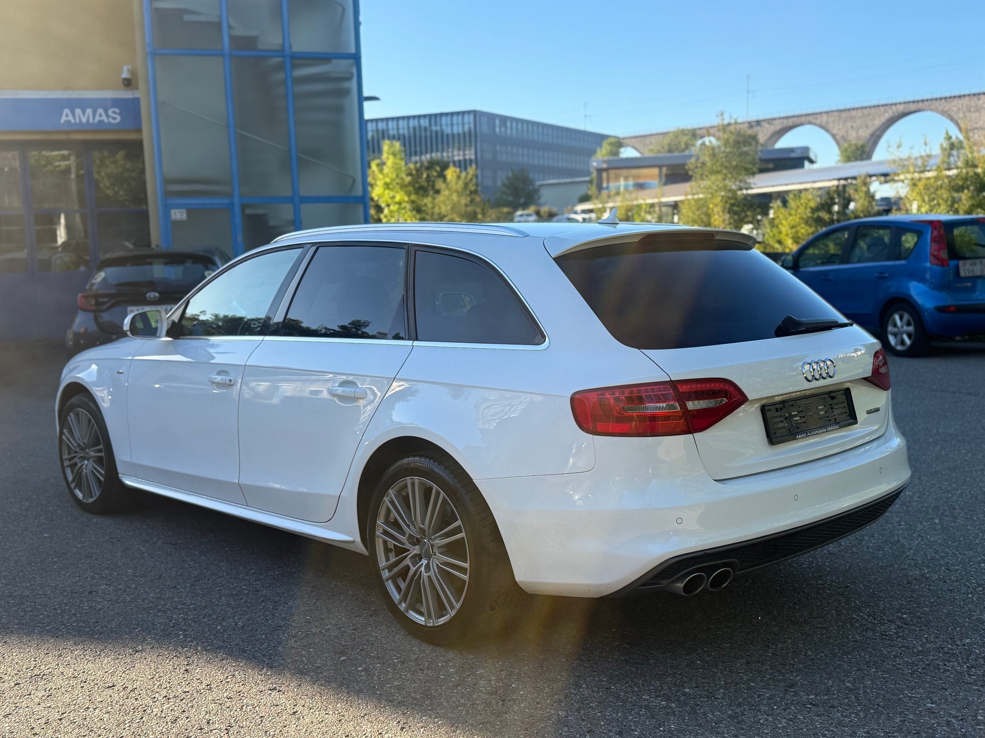 AUDI A4 Avant 2.0 TDI quattro S-tronic-image-12