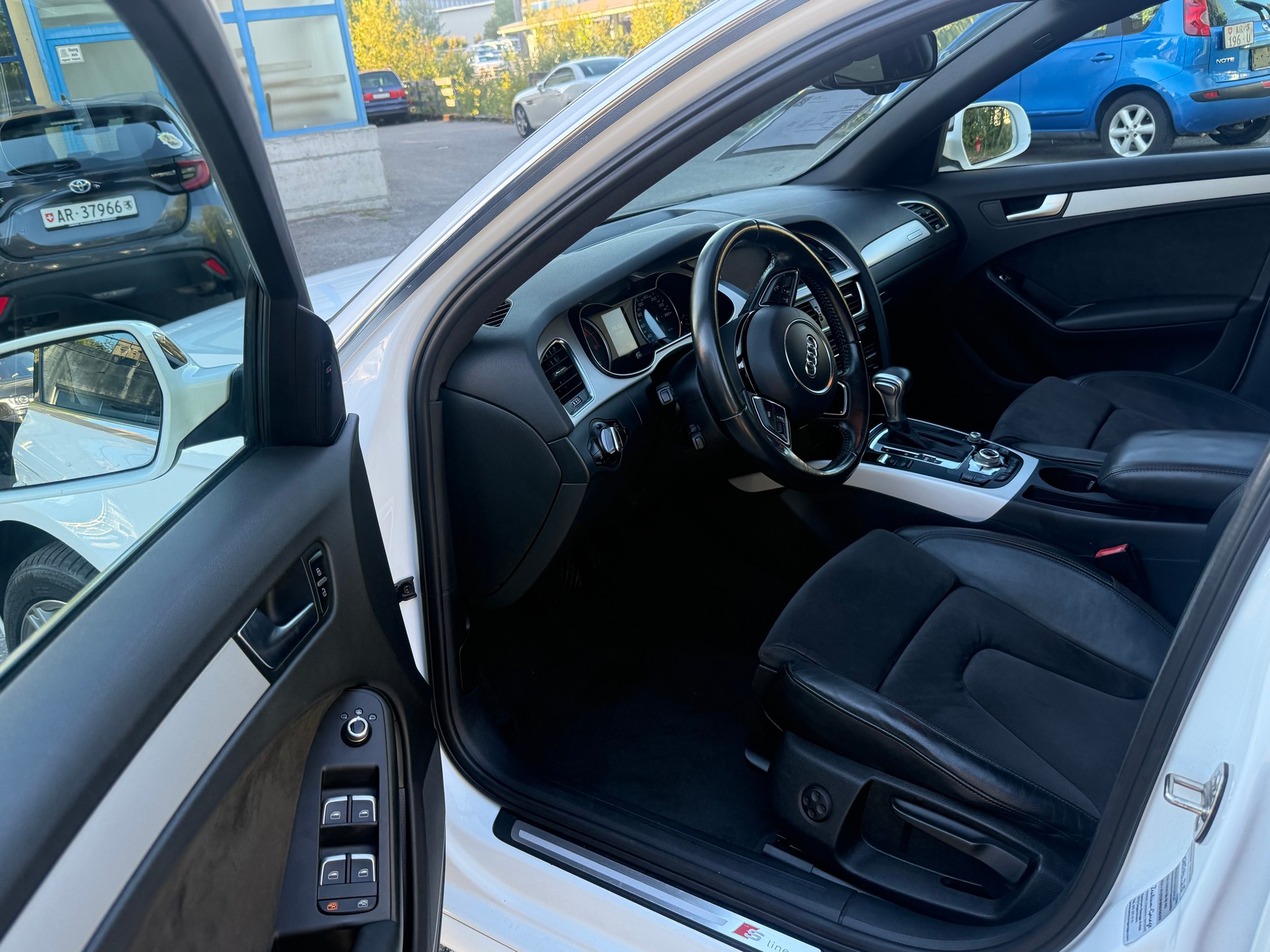 AUDI A4 Avant 2.0 TDI quattro S-tronic-image-8