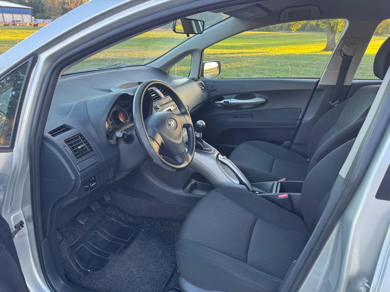 TOYOTA Auris 1.4 Linea Luna-image-8