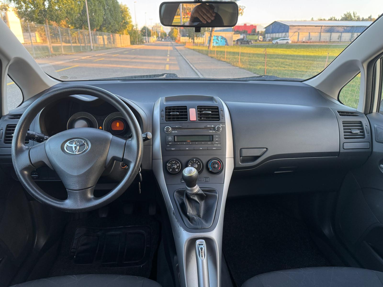 TOYOTA Auris 1.4 Linea Luna-image-9