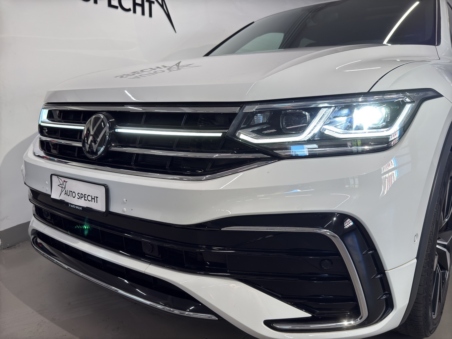 VW Tiguan Allspace 2.0TSI R-Line 4Motion DSG-image-3
