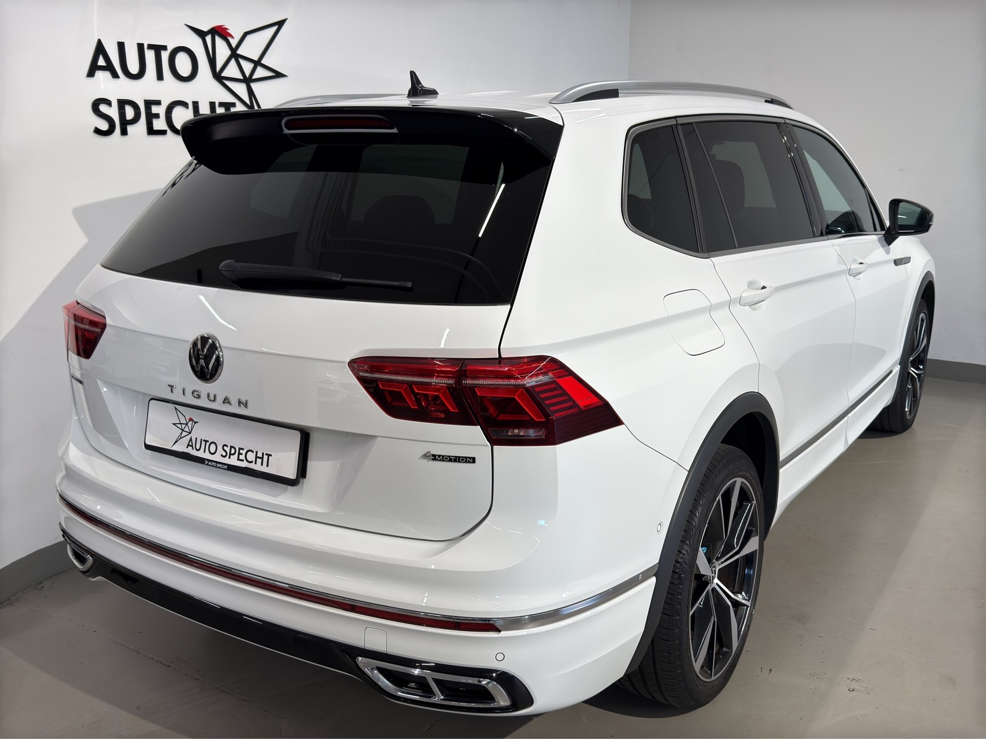 VW Tiguan Allspace 2.0TSI R-Line 4Motion DSG-image-5