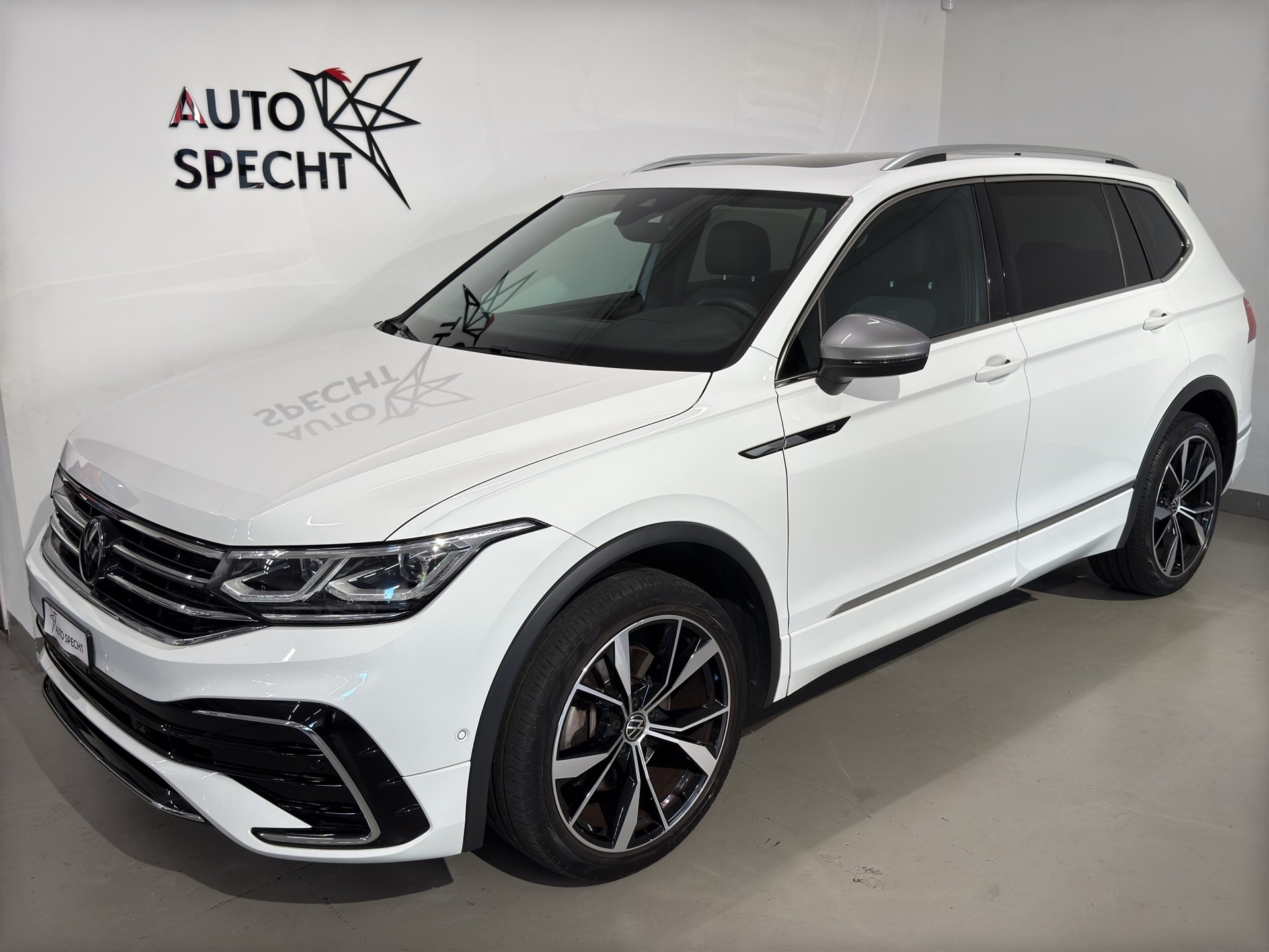VW Tiguan Allspace 2.0TSI R-Line 4Motion DSG-image-1