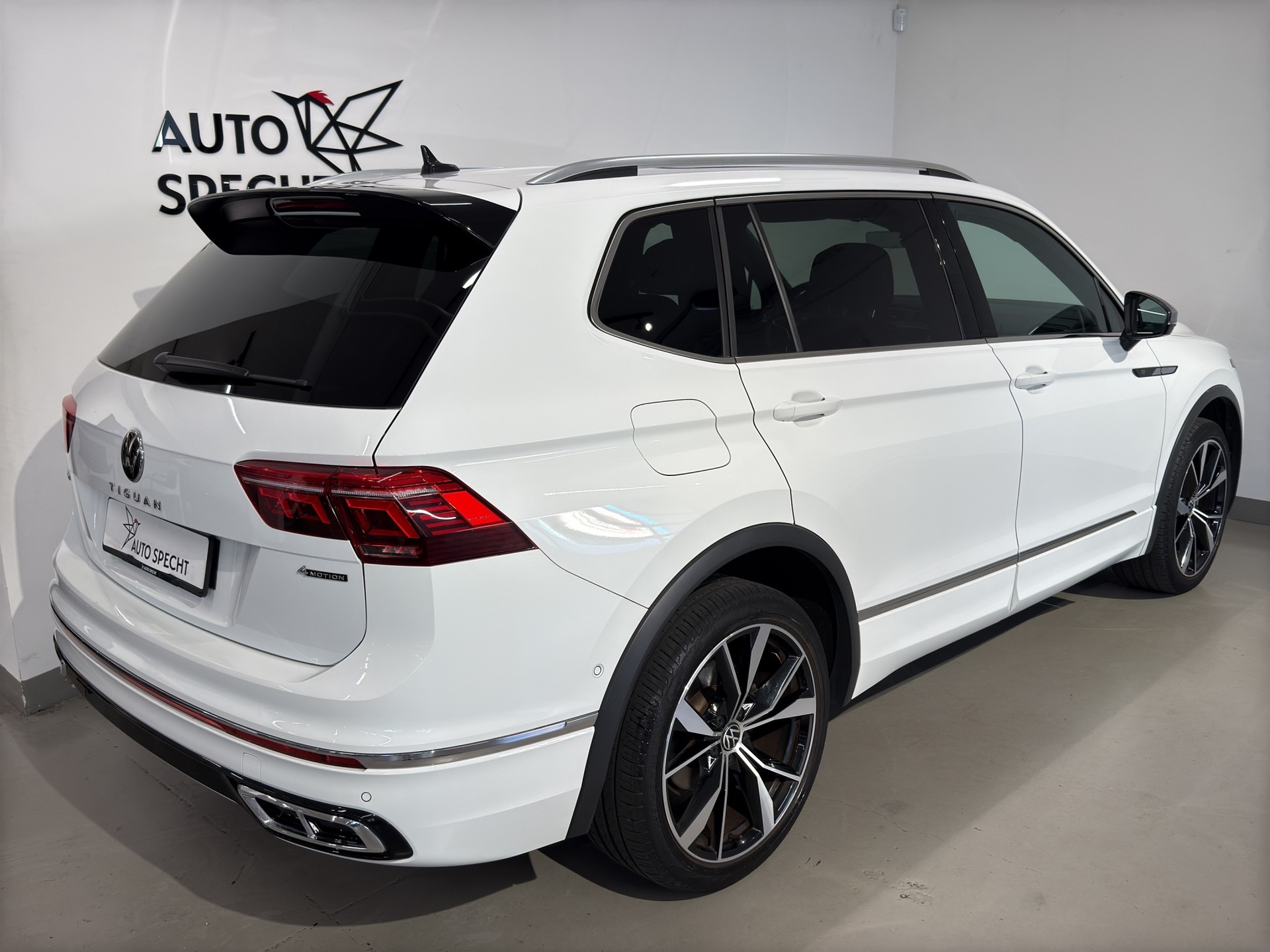 VW Tiguan Allspace 2.0TSI R-Line 4Motion DSG-image-4