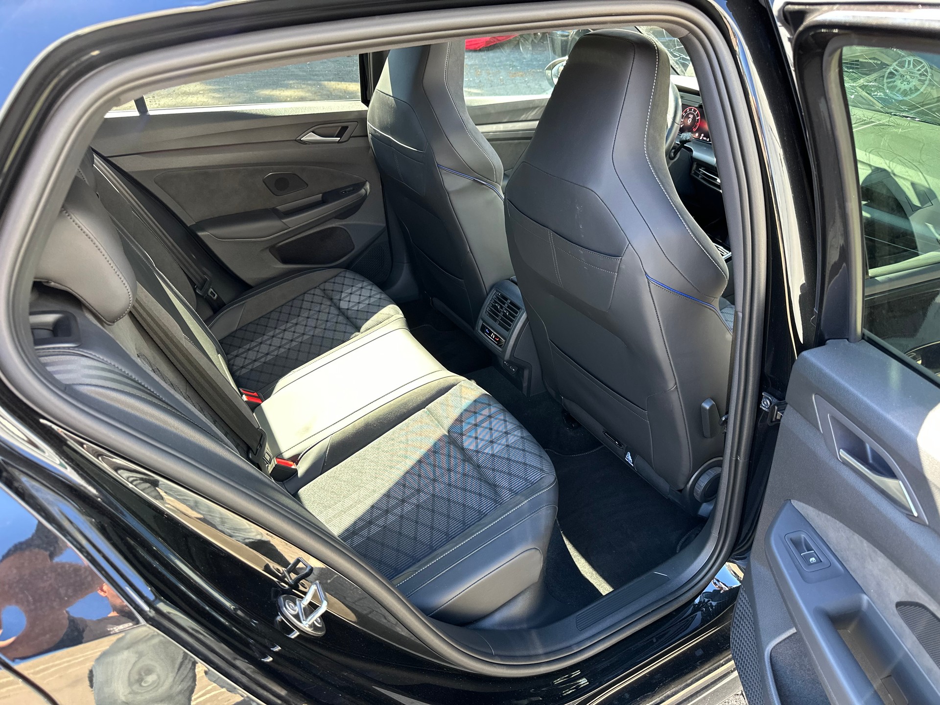 VW Golf 1.5 e TSI mHEV R-Line DSG-image-10