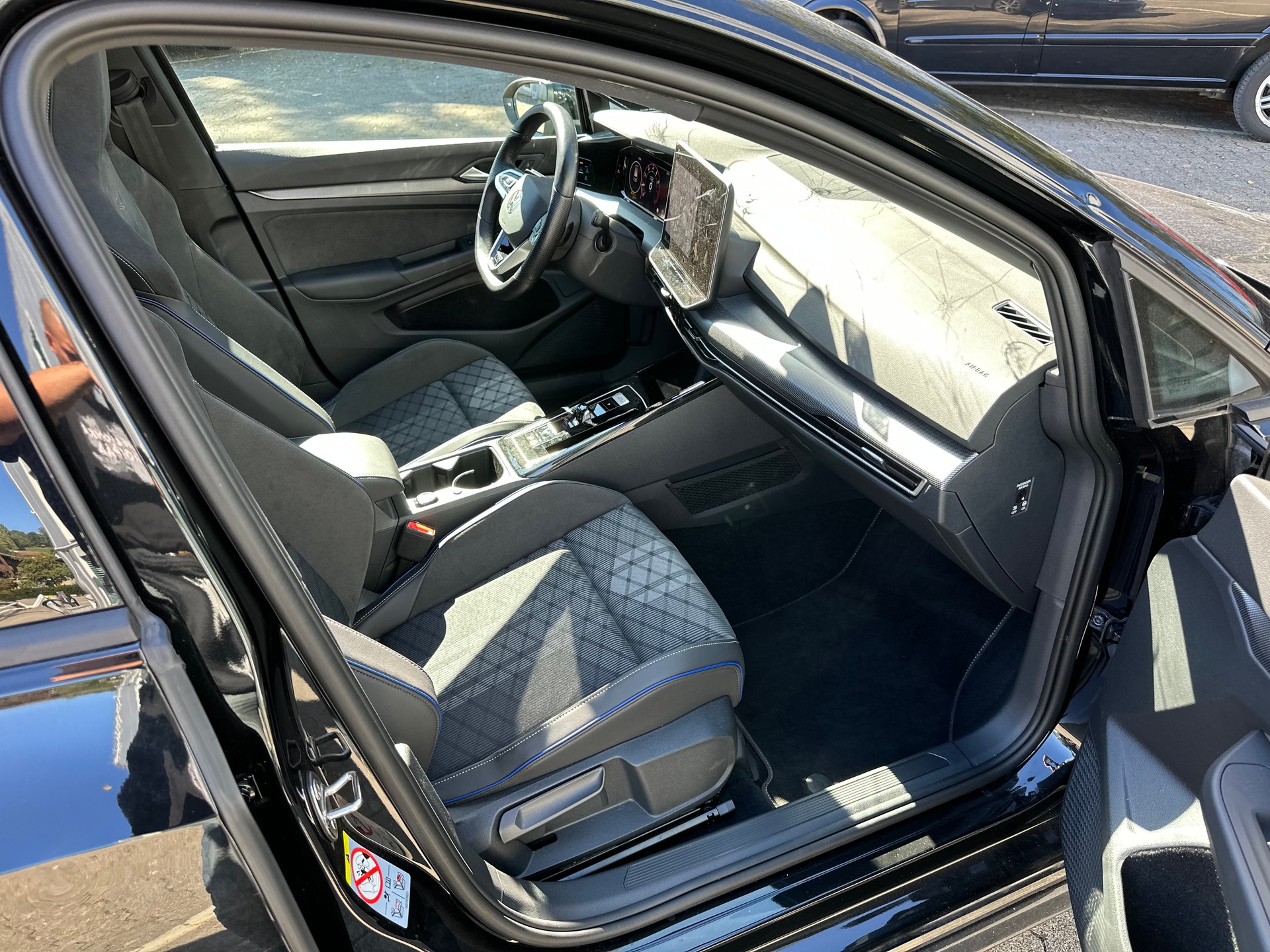 VW Golf 1.5 e TSI mHEV R-Line DSG-image-13