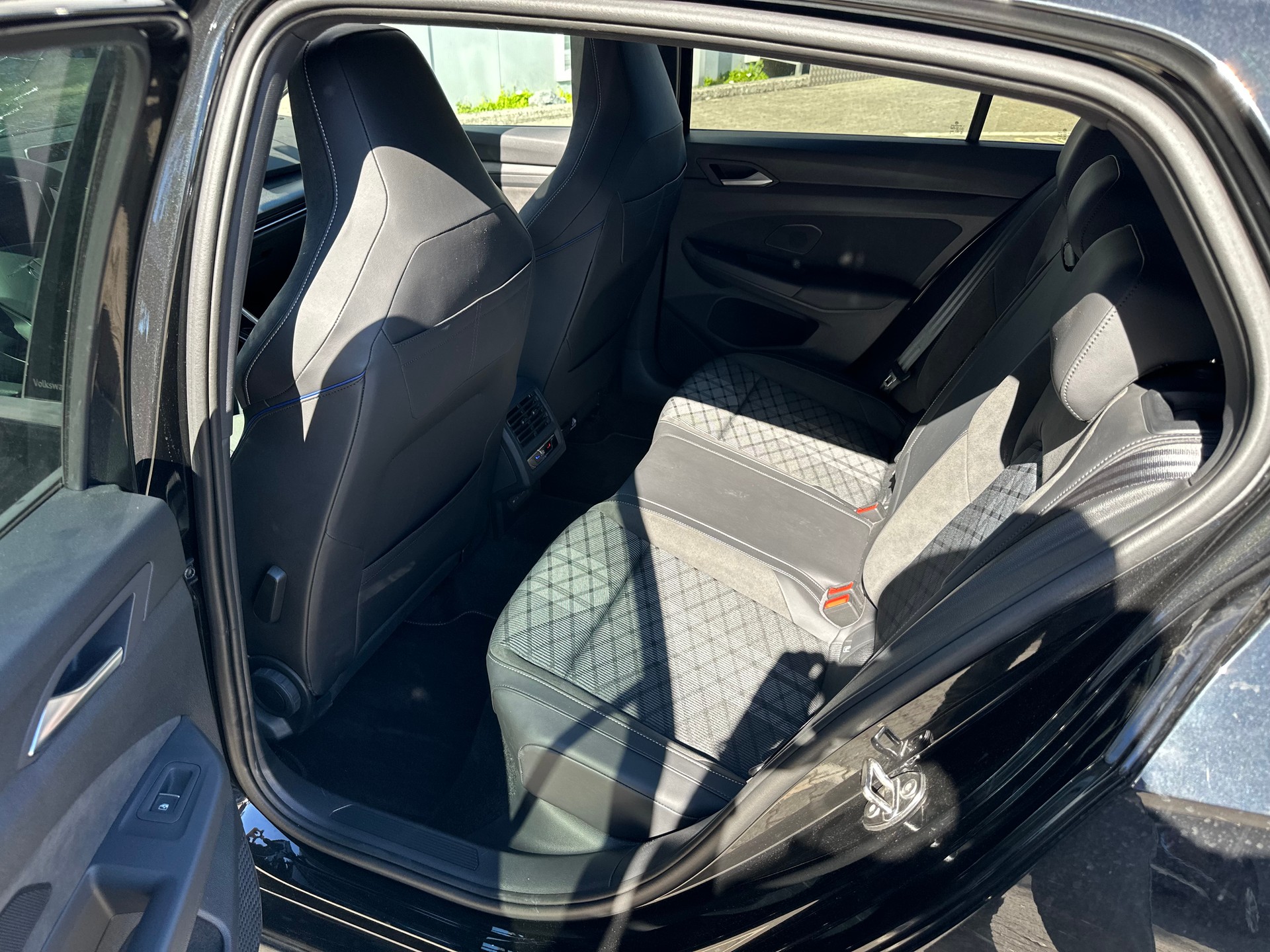 VW Golf 1.5 e TSI mHEV R-Line DSG-image-9