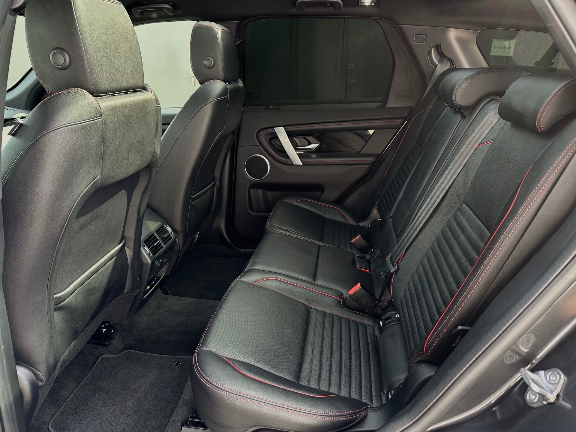 LAND ROVER 2.0 Si4 R-Dynamic HSE-image-4
