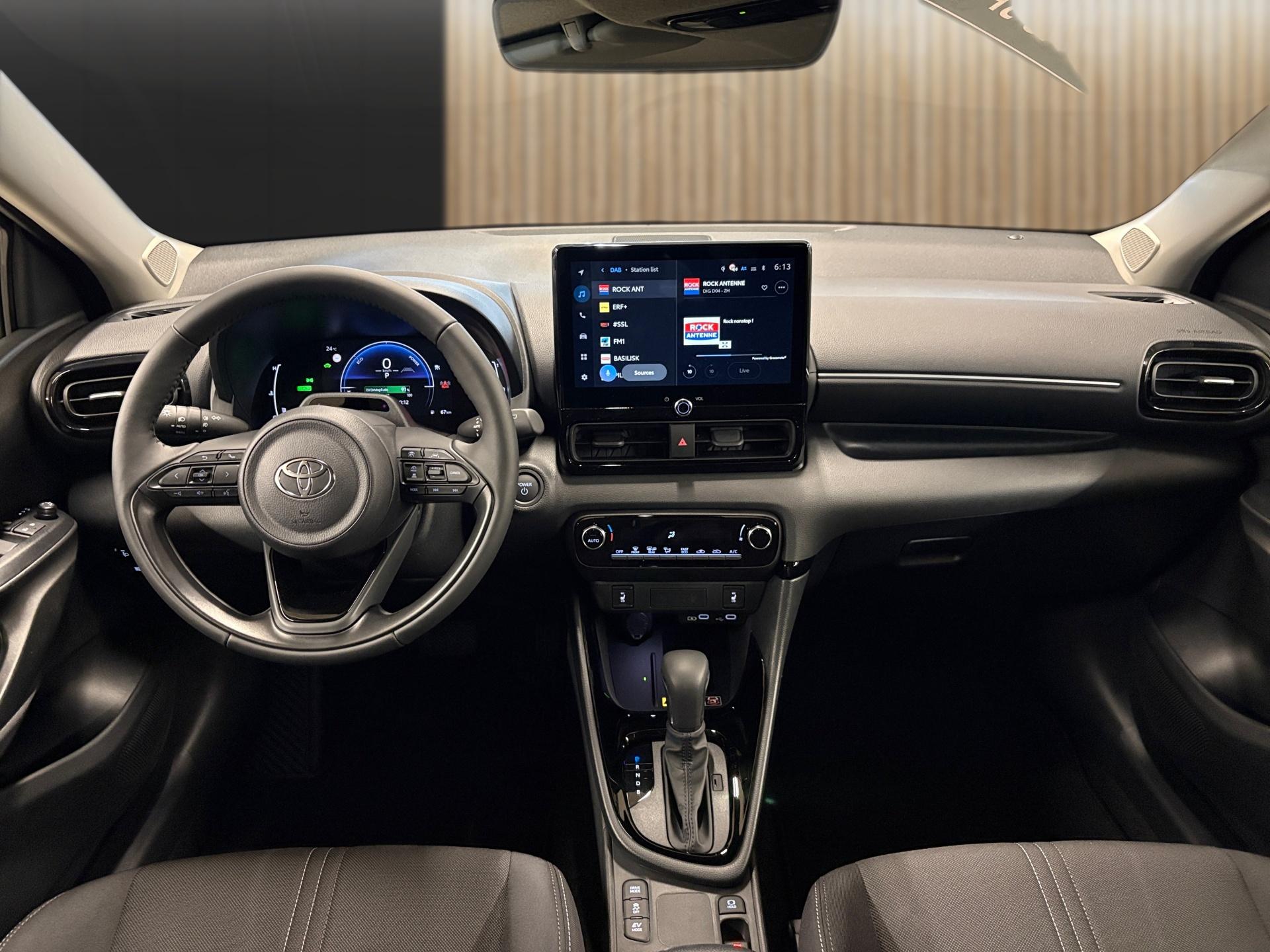TOYOTA Yaris 1.5 Trend e-CVT-image-13