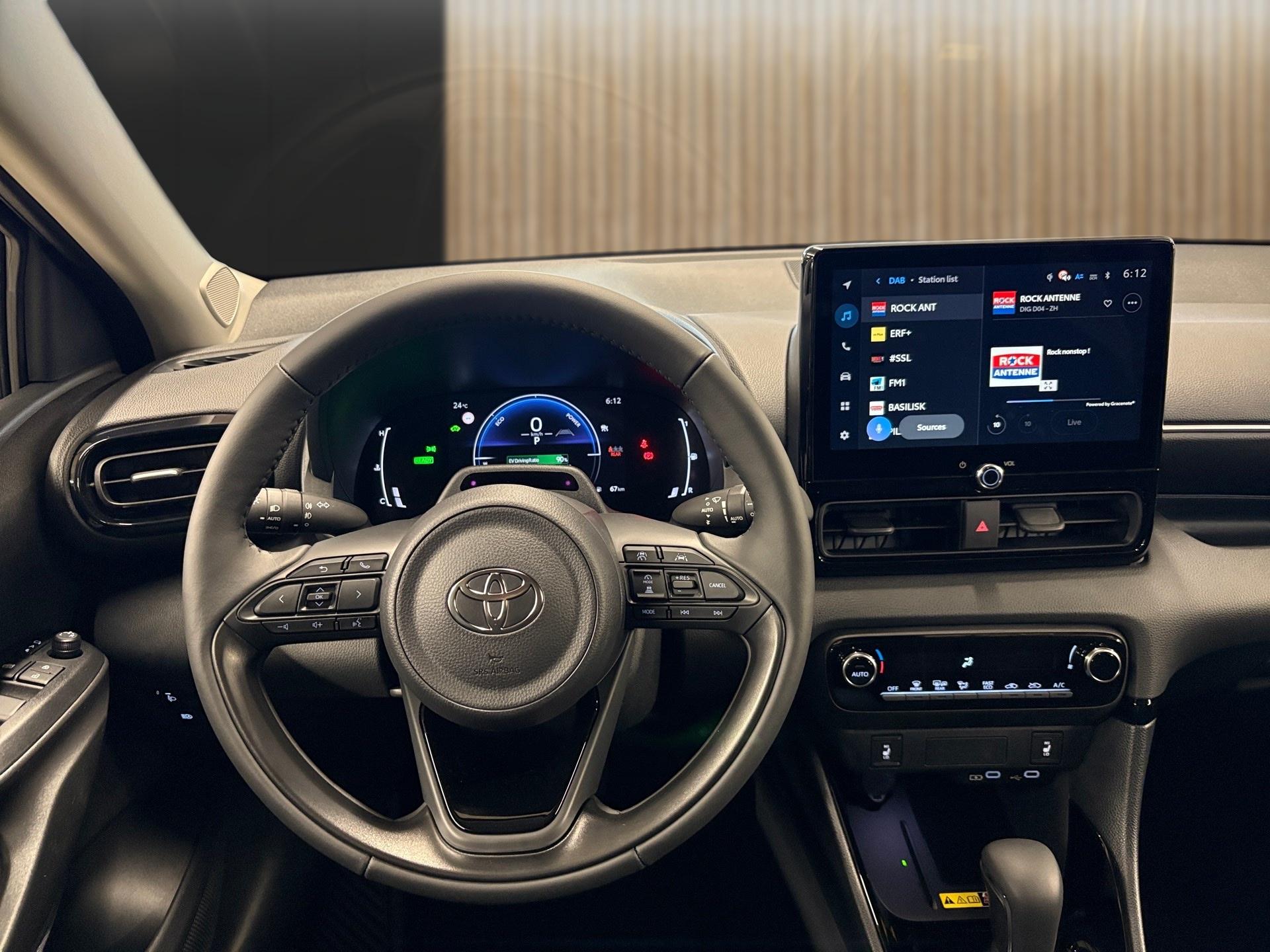 TOYOTA Yaris 1.5 Trend e-CVT-image-12