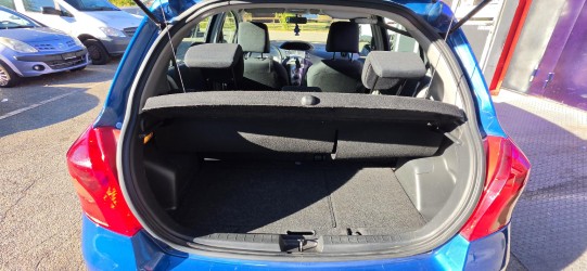TOYOTA Yaris 1.3 Linea Luna-image-9