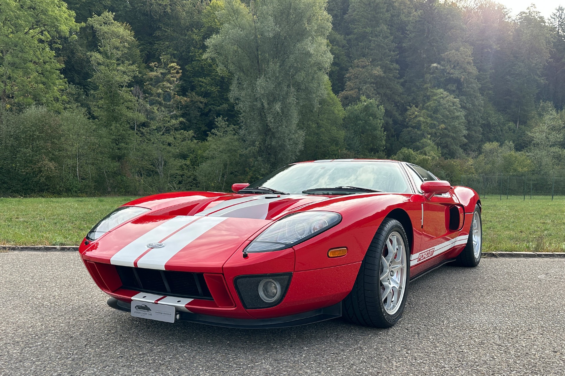 FORD GT-image-1
