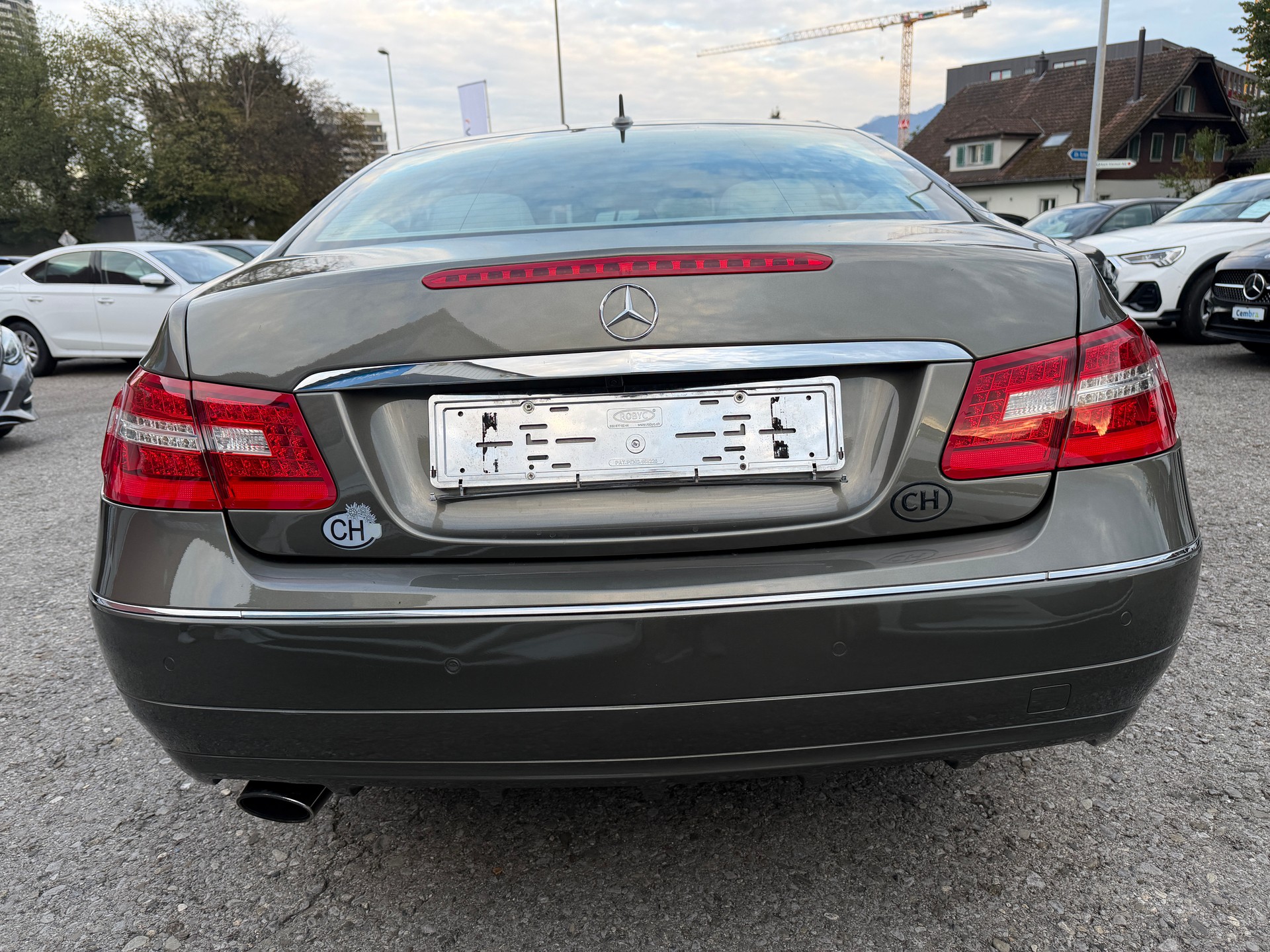 MERCEDES-BENZ E 200 CGI BlueEfficiency Automatic-image-7