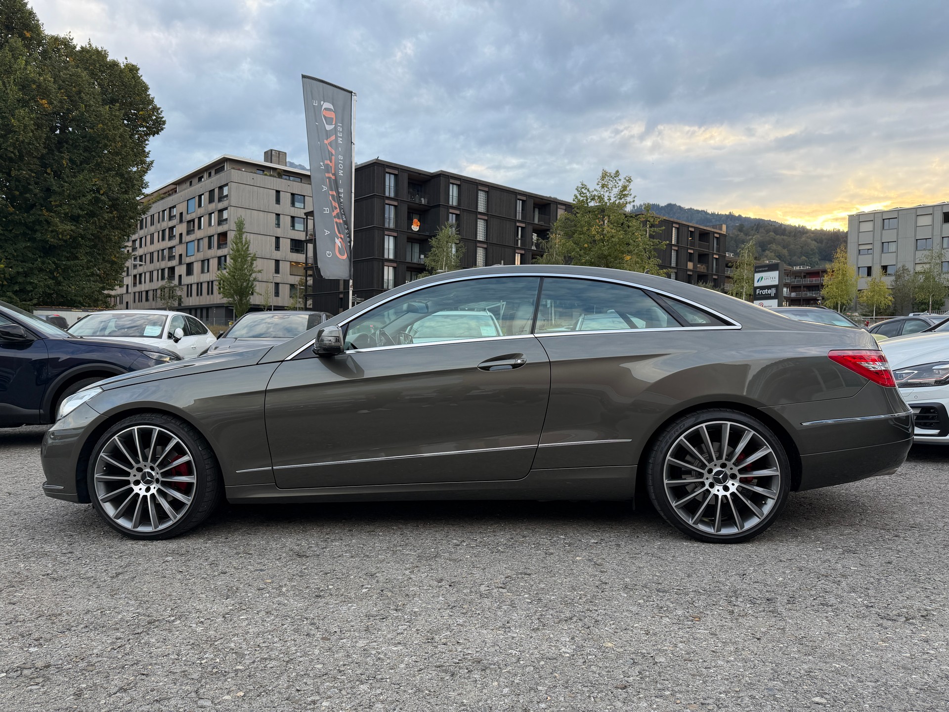 MERCEDES-BENZ E 200 CGI BlueEfficiency Automatic-image-6