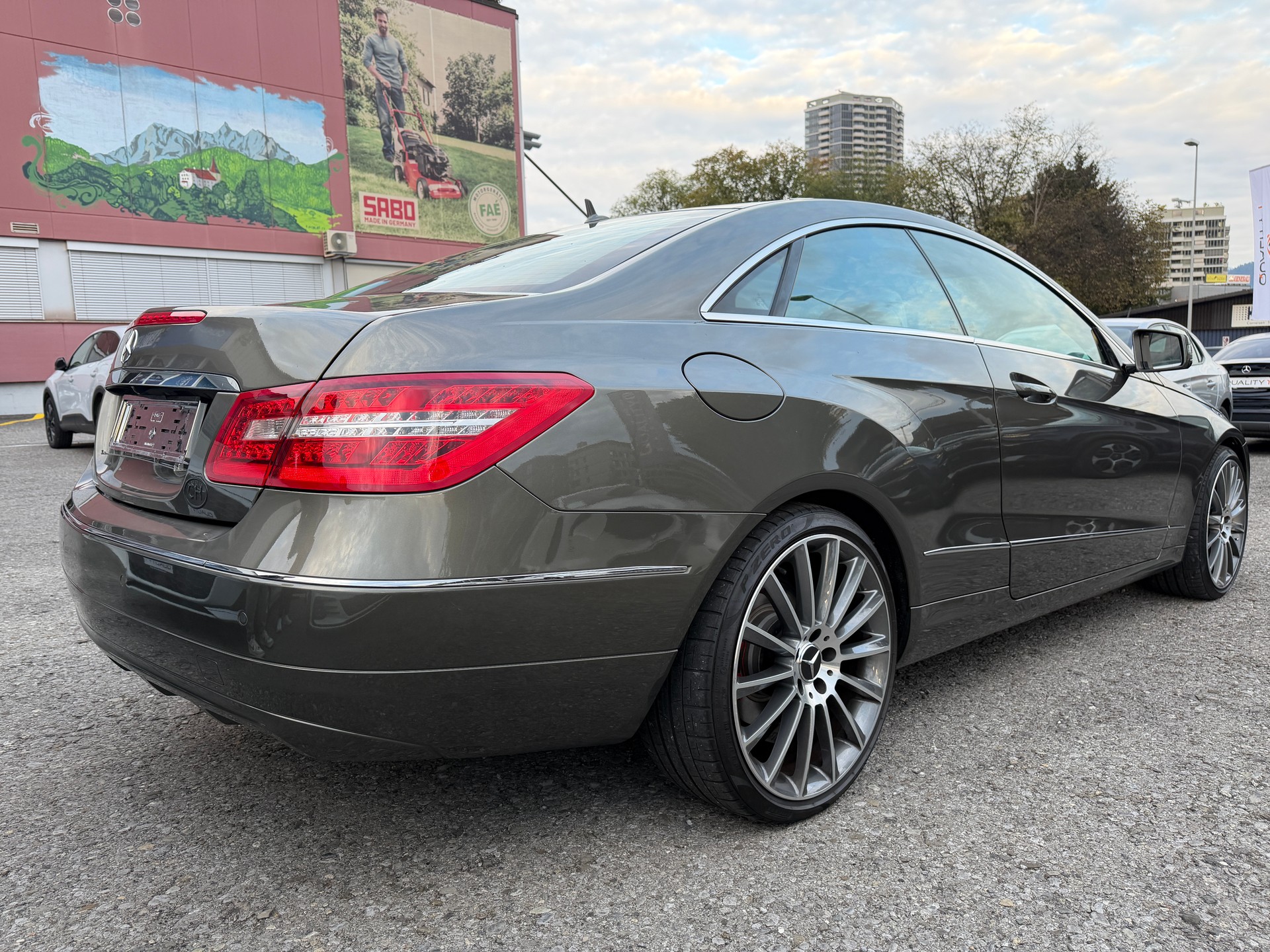 MERCEDES-BENZ E 200 CGI BlueEfficiency Automatic-showroom-element-3