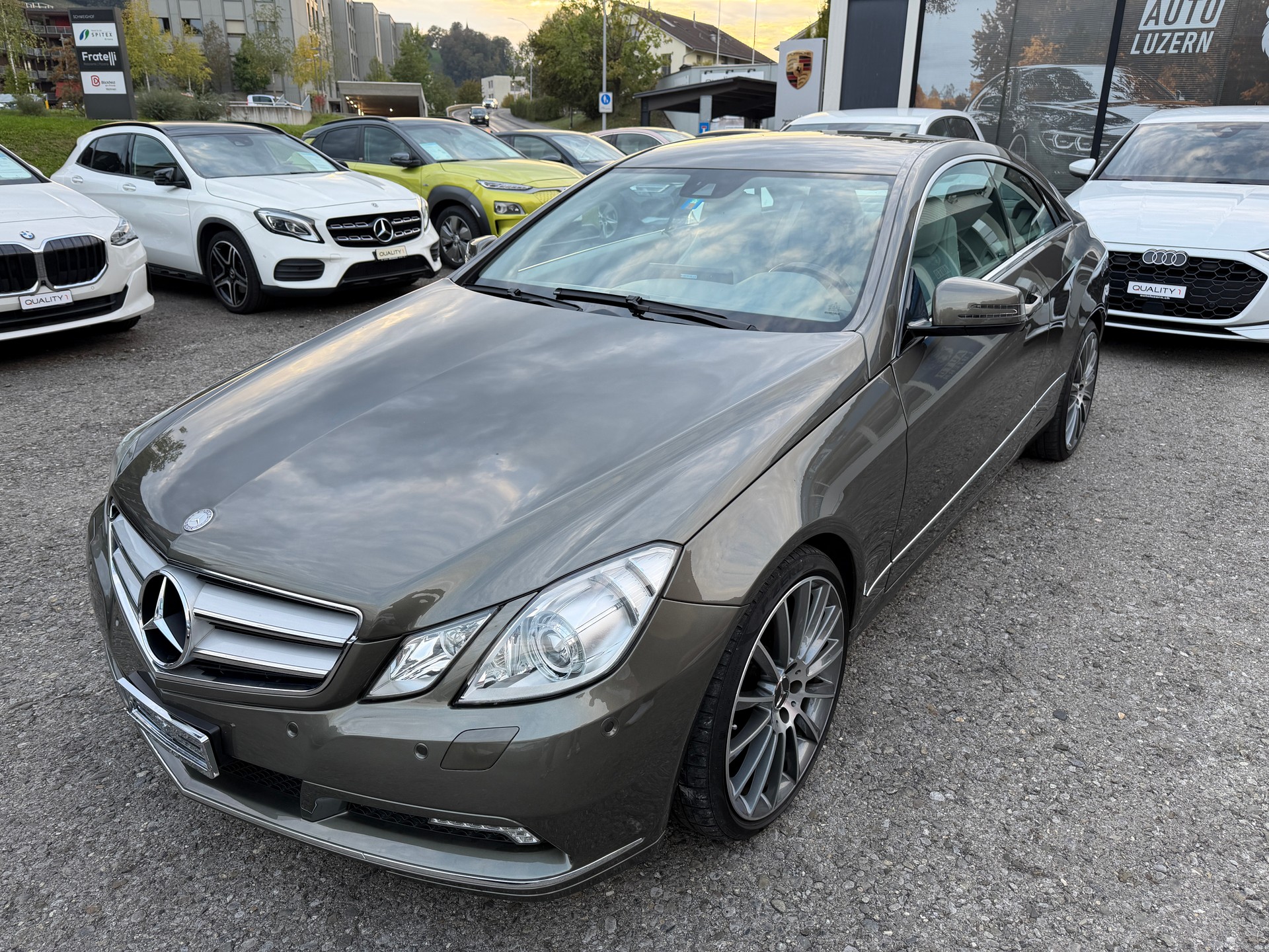 MERCEDES-BENZ E 200 CGI BlueEfficiency Automatic-image-4