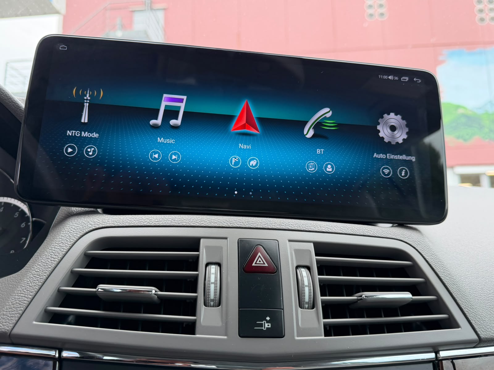 MERCEDES-BENZ E 200 CGI BlueEfficiency Automatic-image-23