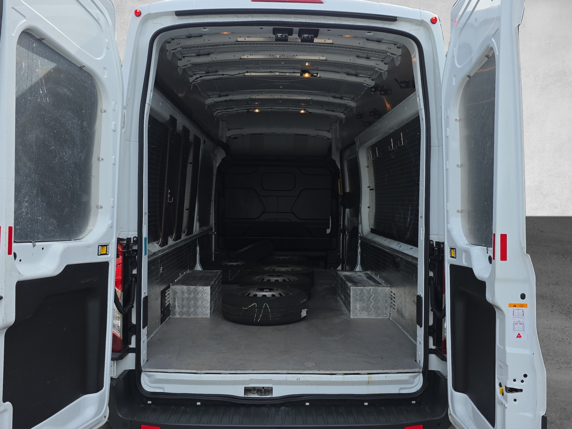 FORD Transit Van 350 L4 Trend 2.0 TDCi 170 RWD-image-14