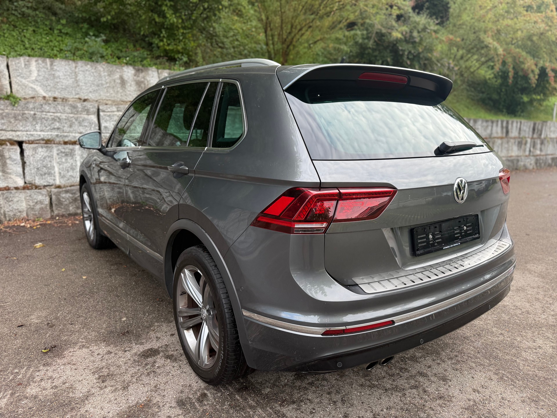 VW Tiguan 2.0TSI R-Line 4Motion DSG-image-3