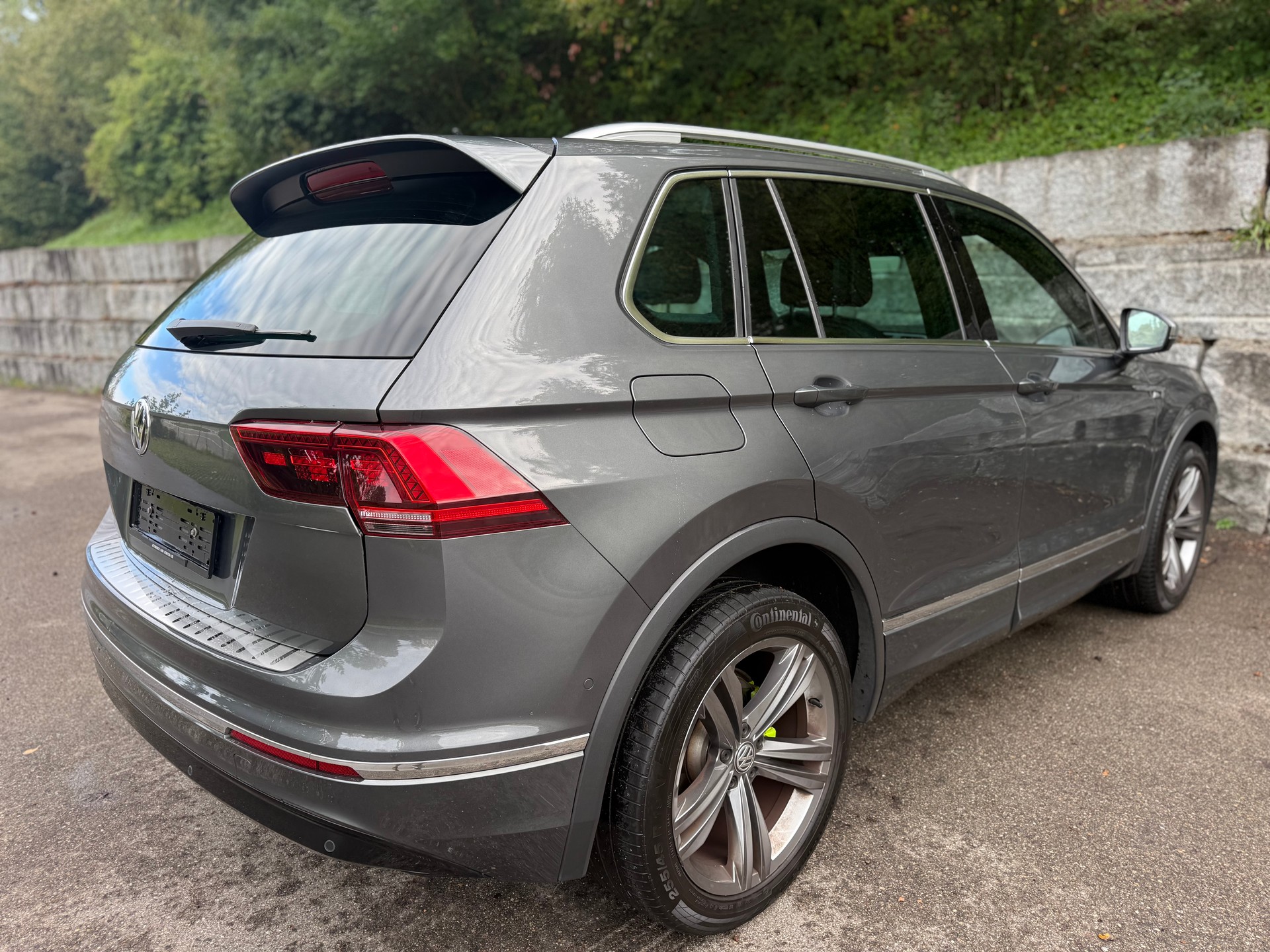 VW Tiguan 2.0TSI R-Line 4Motion DSG-image-2