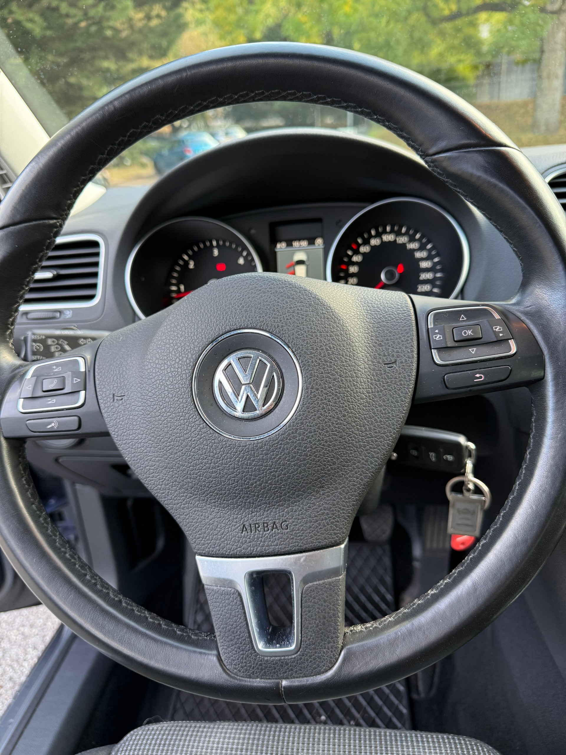 VW Golf 2.0 TDI BlueMotion Technology Team-image-18