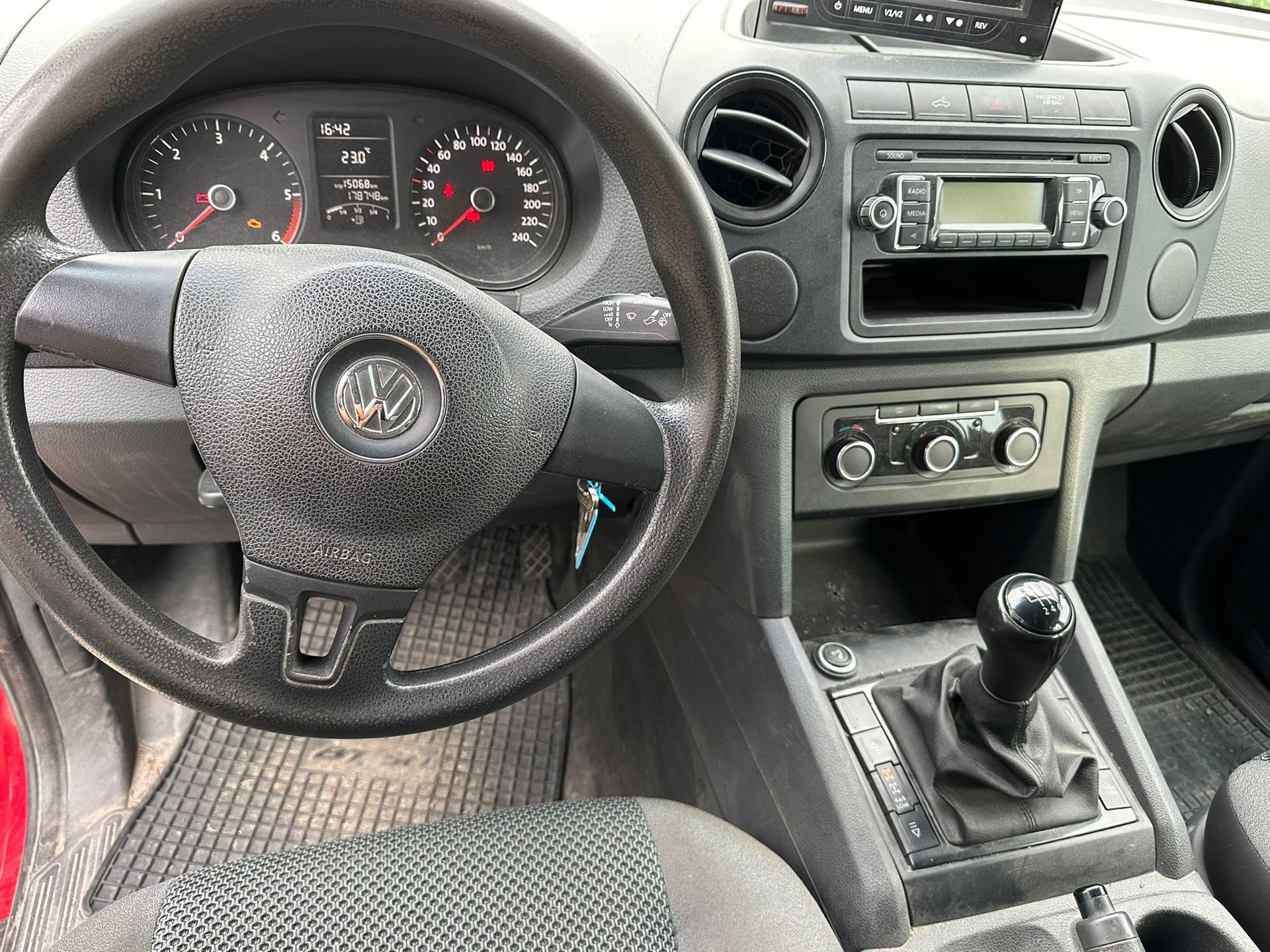 VW Amarok 2.0 TDI Startline-image-9