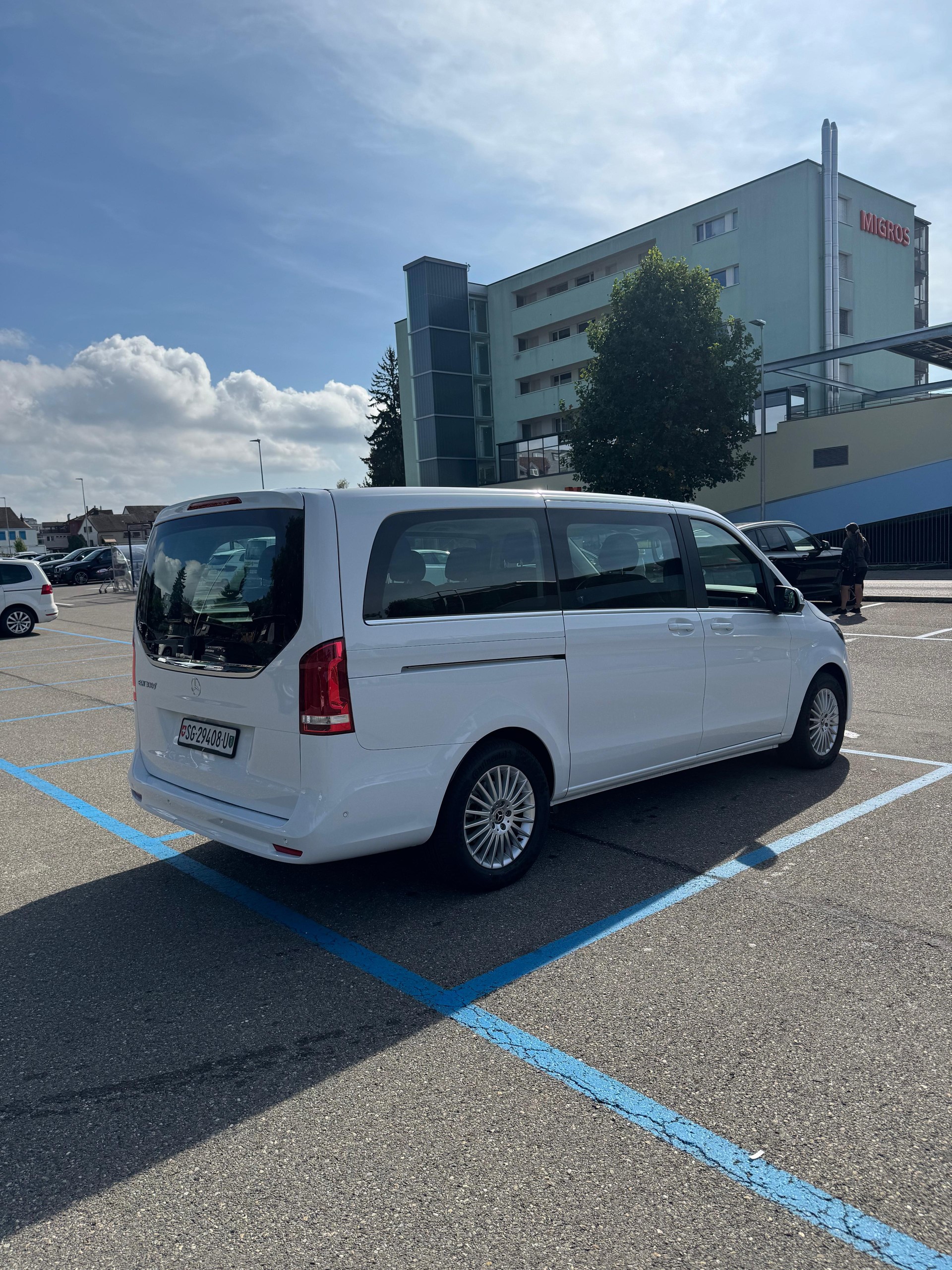 MERCEDES-BENZ EQV 300 extralang-image-3
