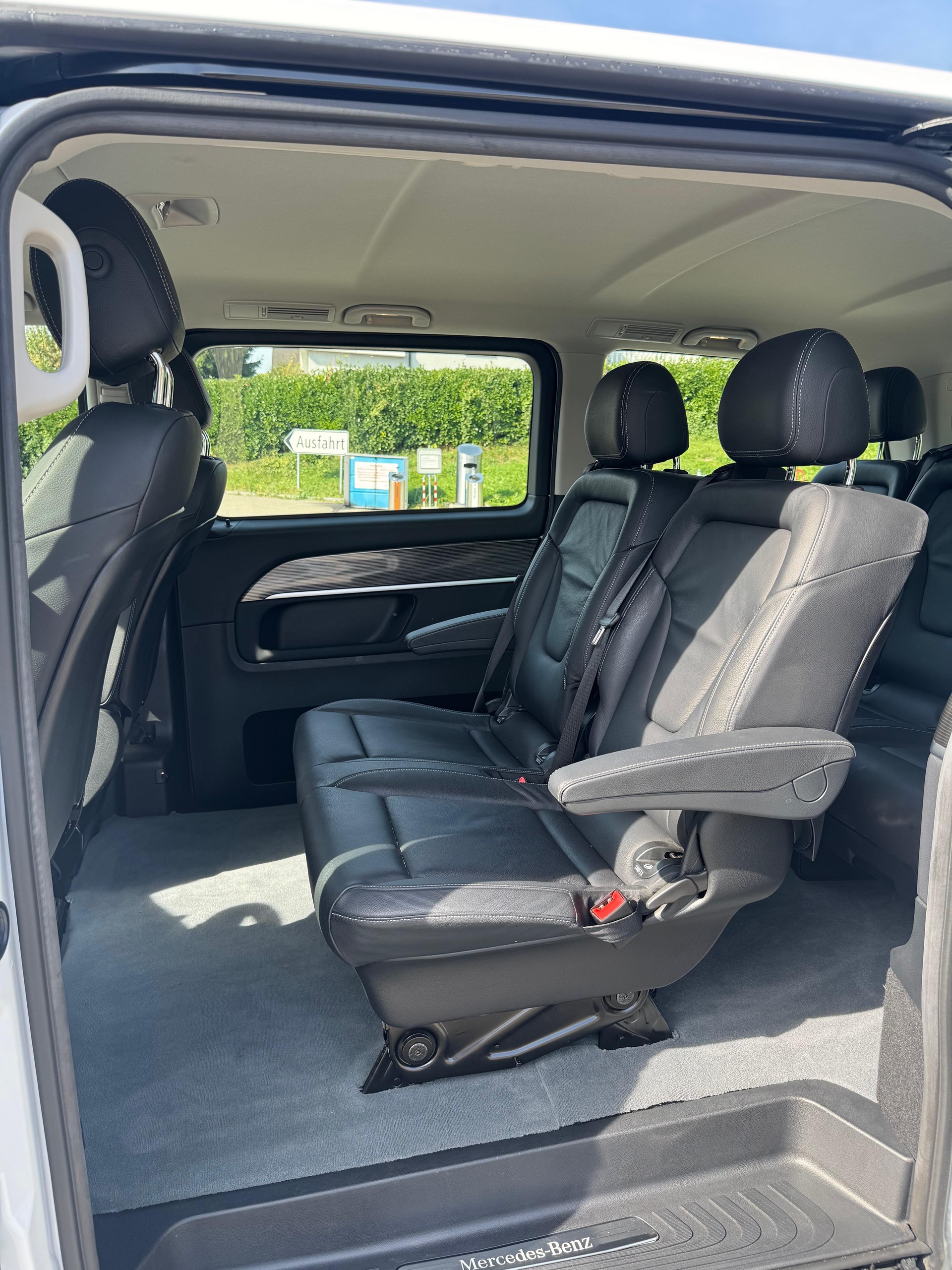 MERCEDES-BENZ EQV 300 extralang-image-8